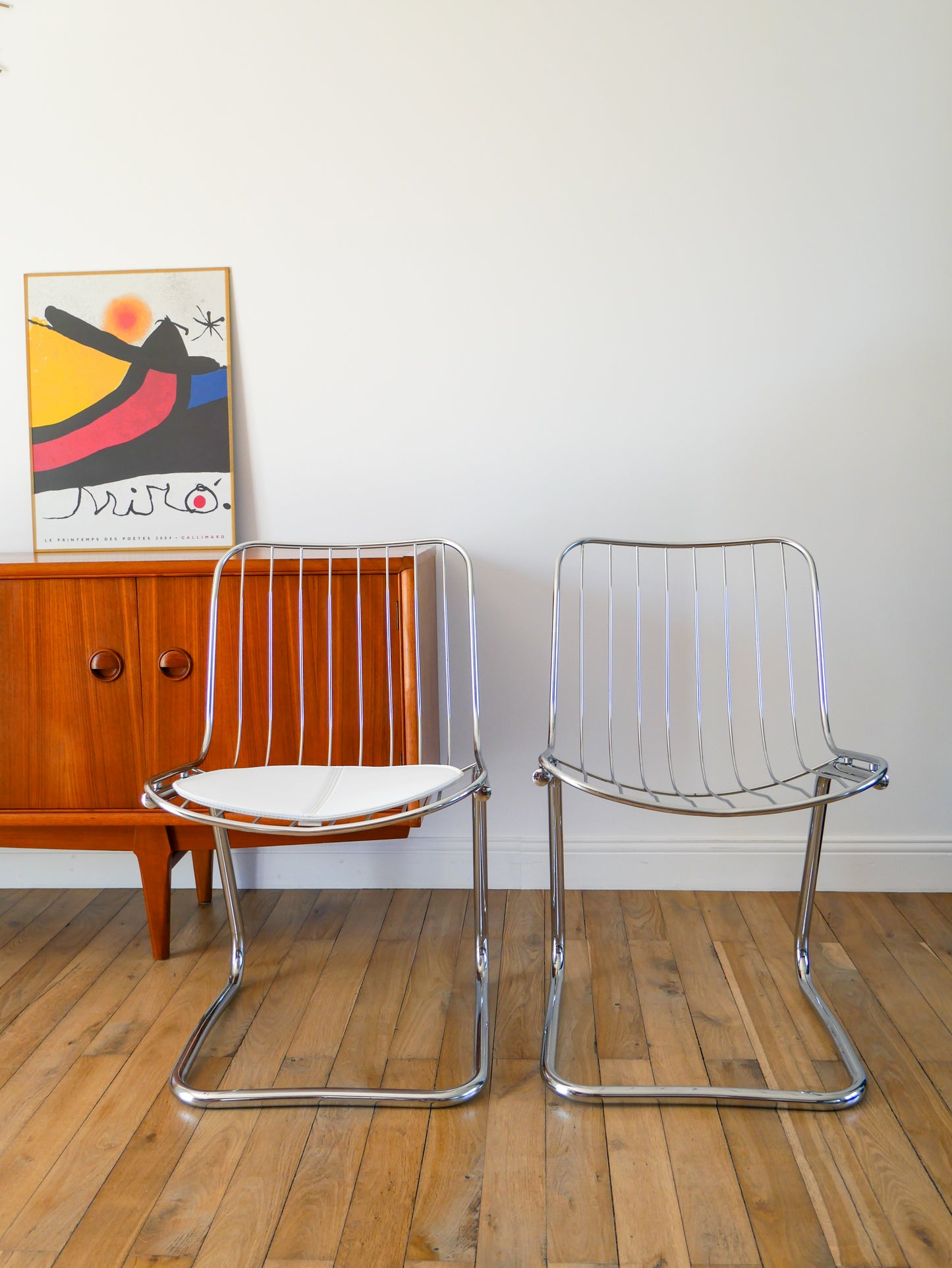 Paire de chaises filaires en chrome, avec galettes en simili Cuir Blanc, Design, Gastone Rinaldi, 1970 1970