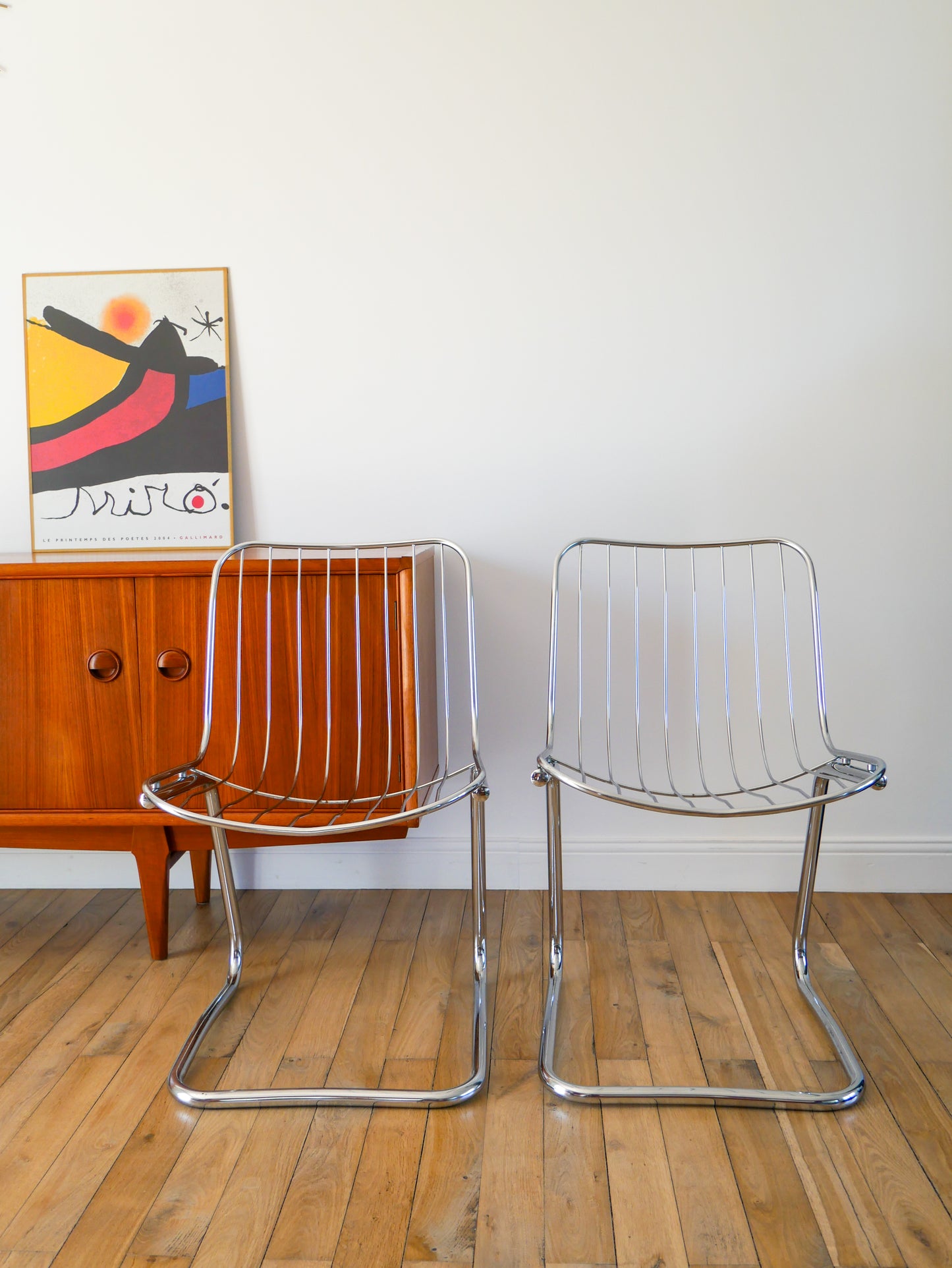 Paire de chaises filaires en chrome, avec galettes en simili Cuir Blanc, Design, Gastone Rinaldi, 1970 1970