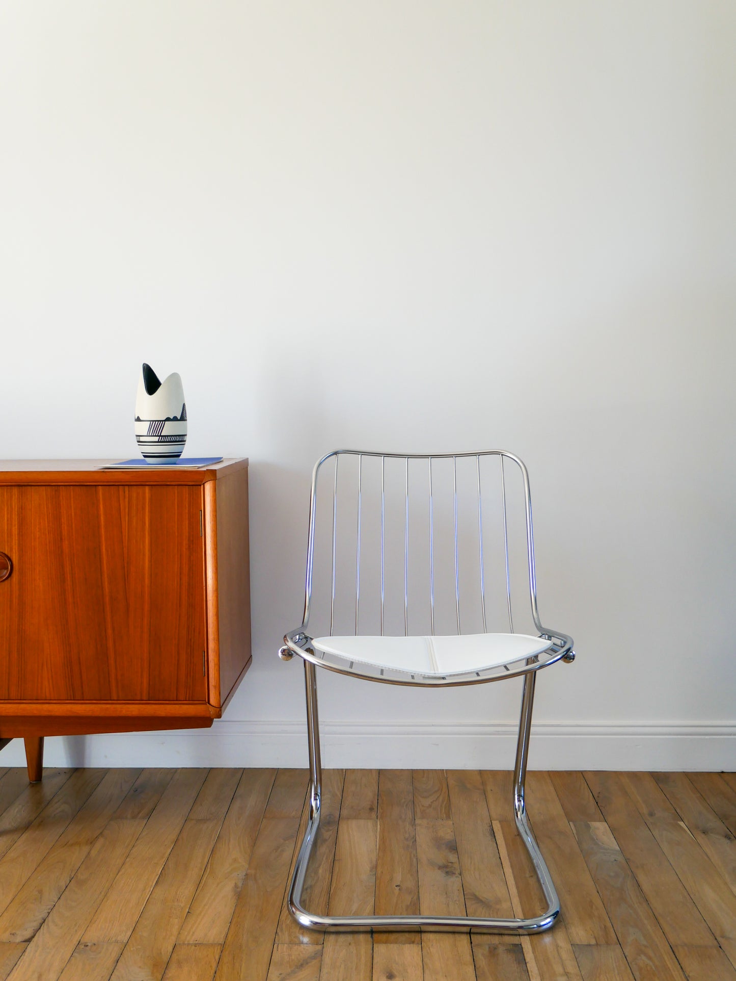 Paire de chaises filaires en chrome, avec galettes en simili Cuir Blanc, Design, Gastone Rinaldi, 1970 1970