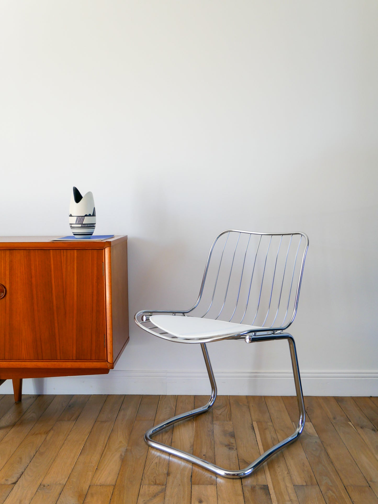 Paire de chaises filaires en chrome, avec galettes en simili Cuir Blanc, Design, Gastone Rinaldi, 1970 1970