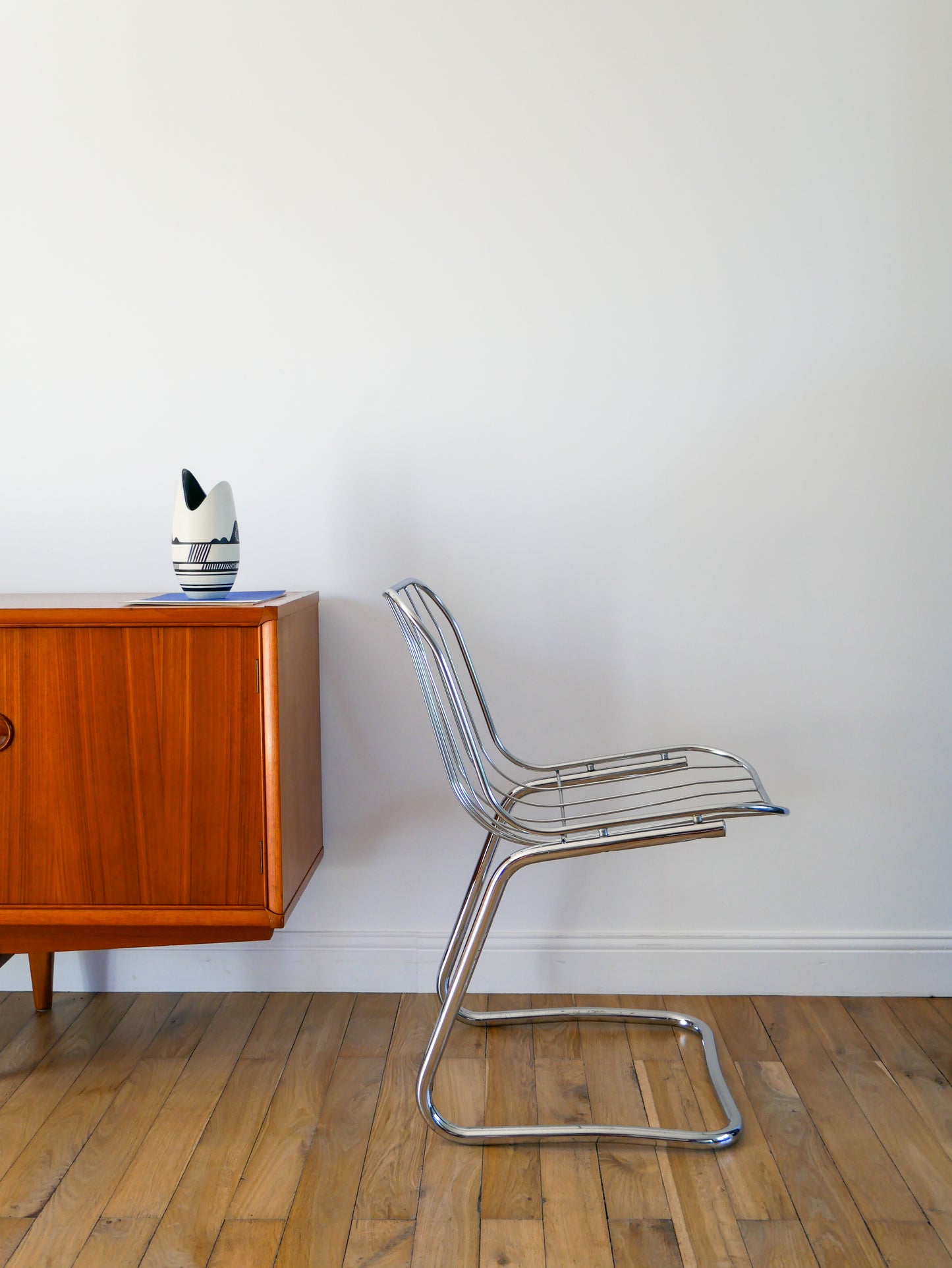 Paire de chaises filaires en chrome, avec galettes en simili Cuir Blanc, Design, Gastone Rinaldi, 1970 1970