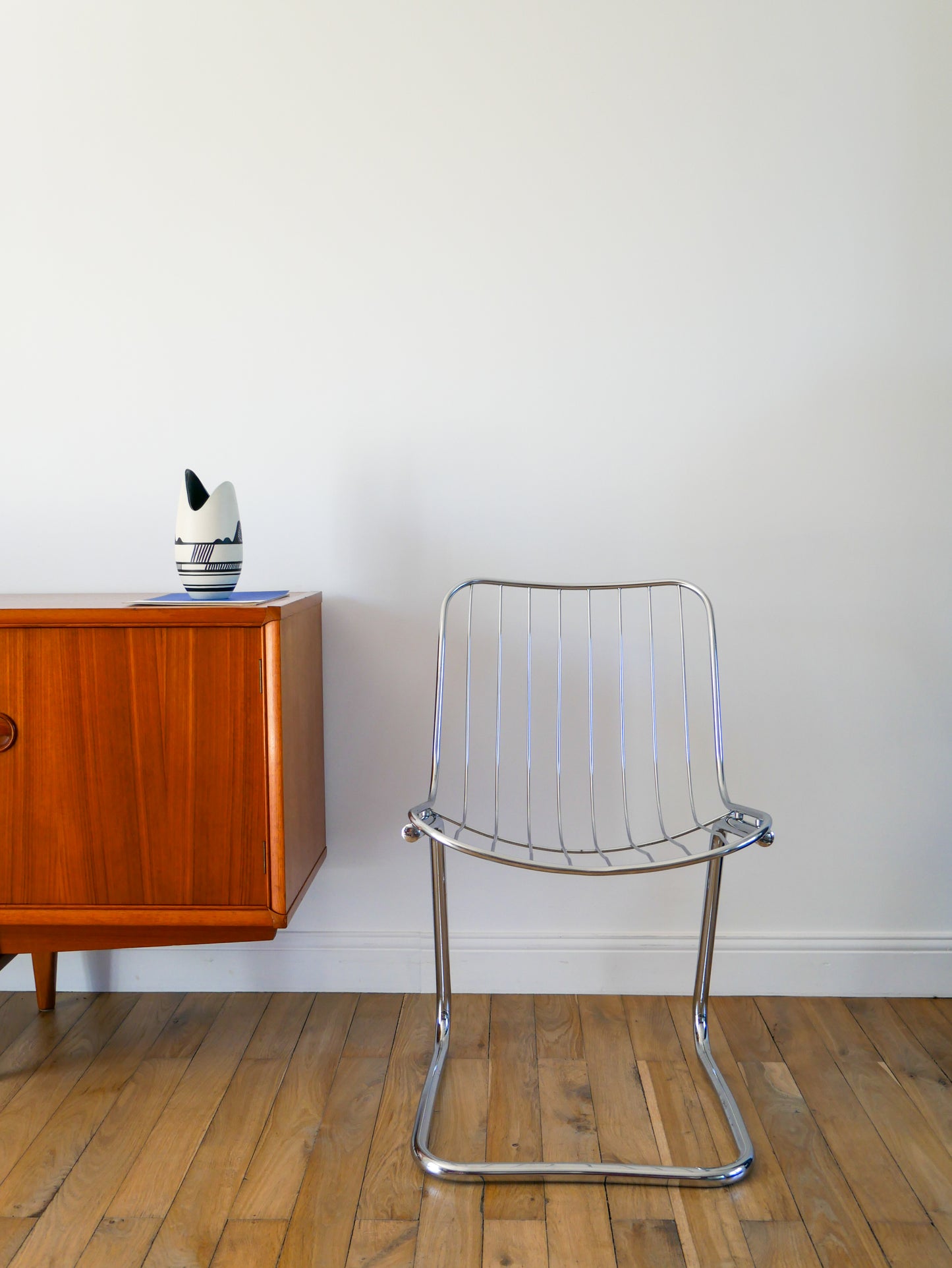 Paire de chaises filaires en chrome, avec galettes en simili Cuir Blanc, Design, Gastone Rinaldi, 1970 1970