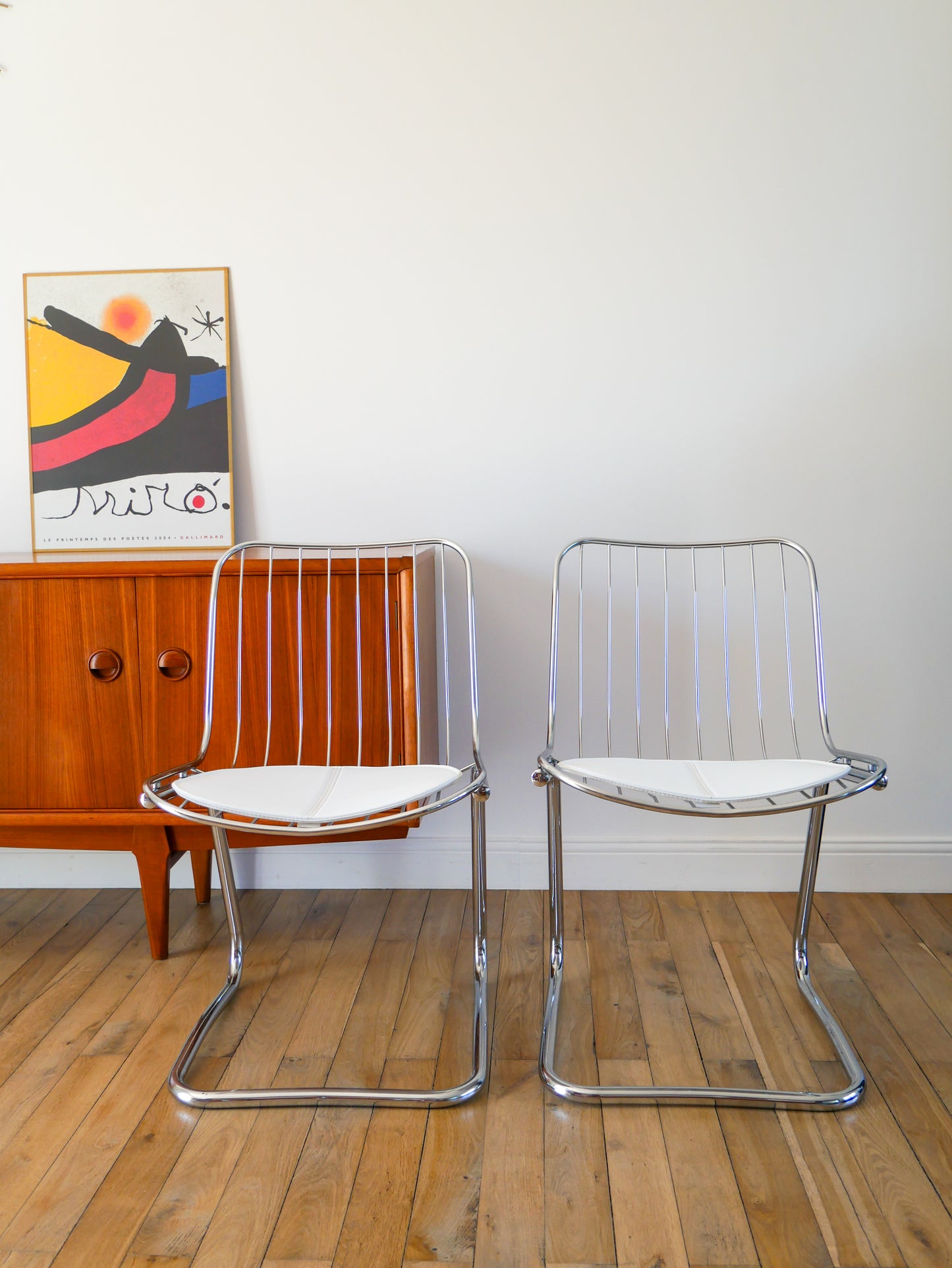 Paire de chaises filaires en chrome, avec galettes en simili Cuir Blanc, Design, Gastone Rinaldi, 1970 1970