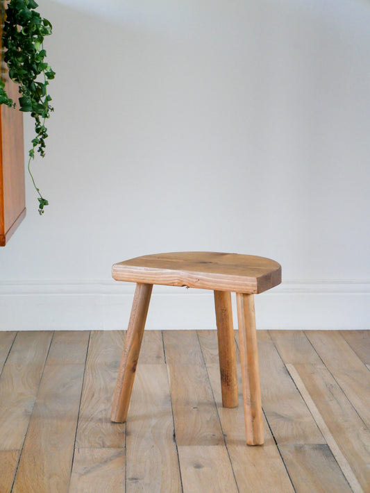 Tabouret tripode en bois, vintage - 27 X 27 X 19 cm