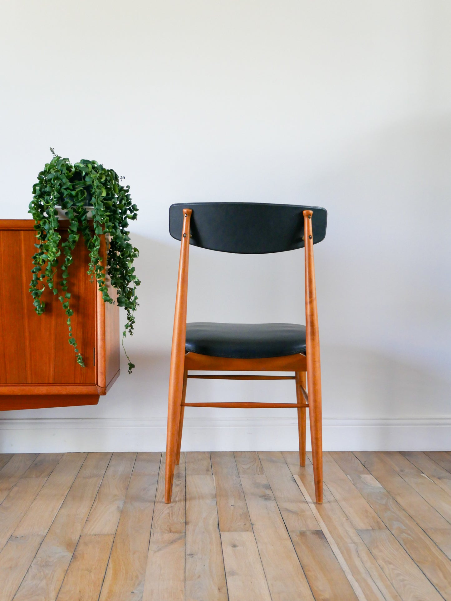 Chaise scandinave en teck et skaï, Noir,  Design Danois, 1960