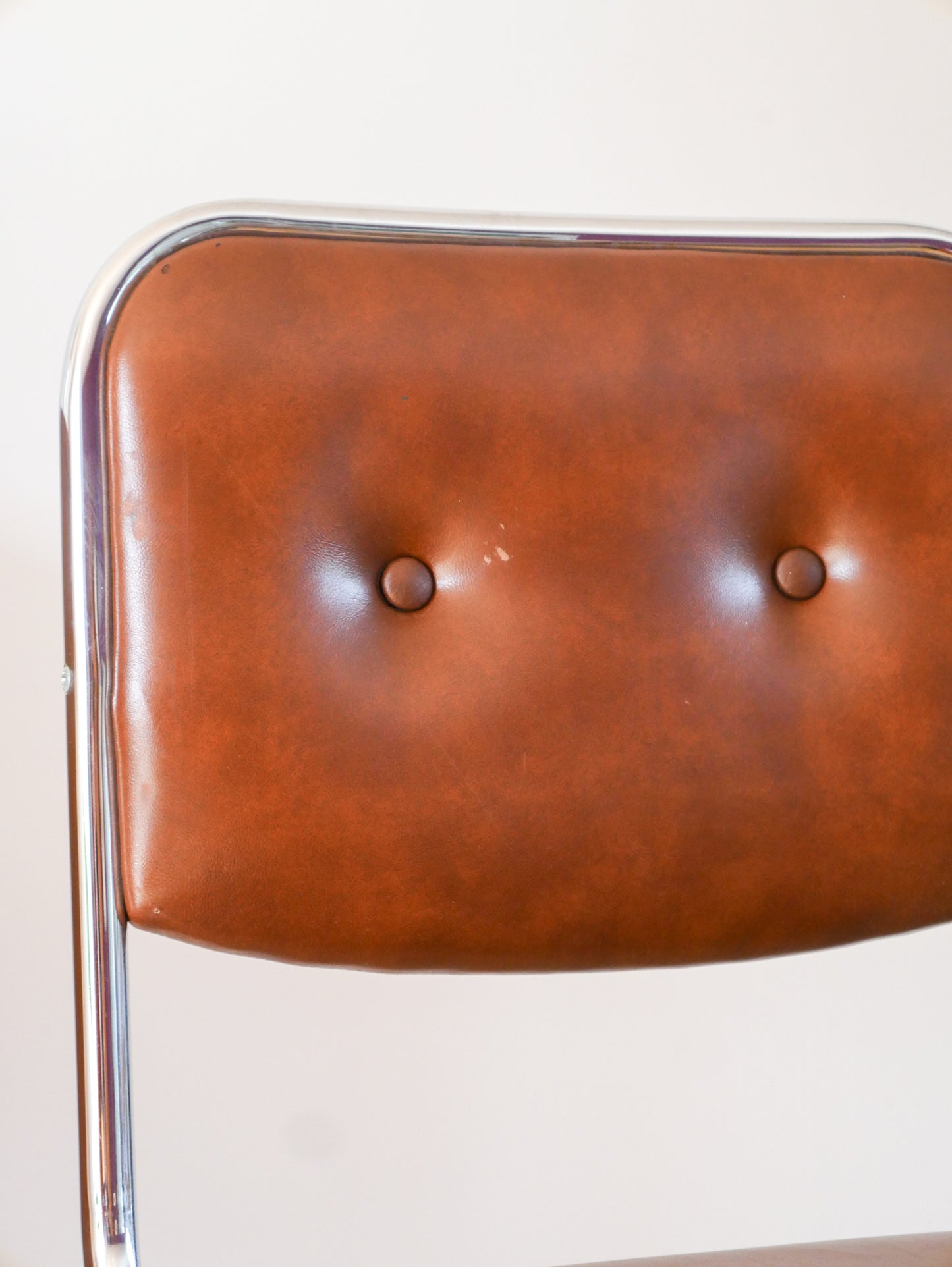 Paire de chaises pivoantes de bureau en chrome et skaï, Marron, Design, 1970