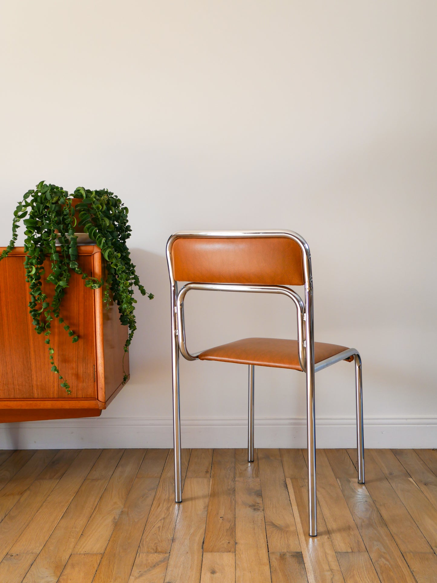 Paire de chaises en chrome et skaï, Fauve, 1970