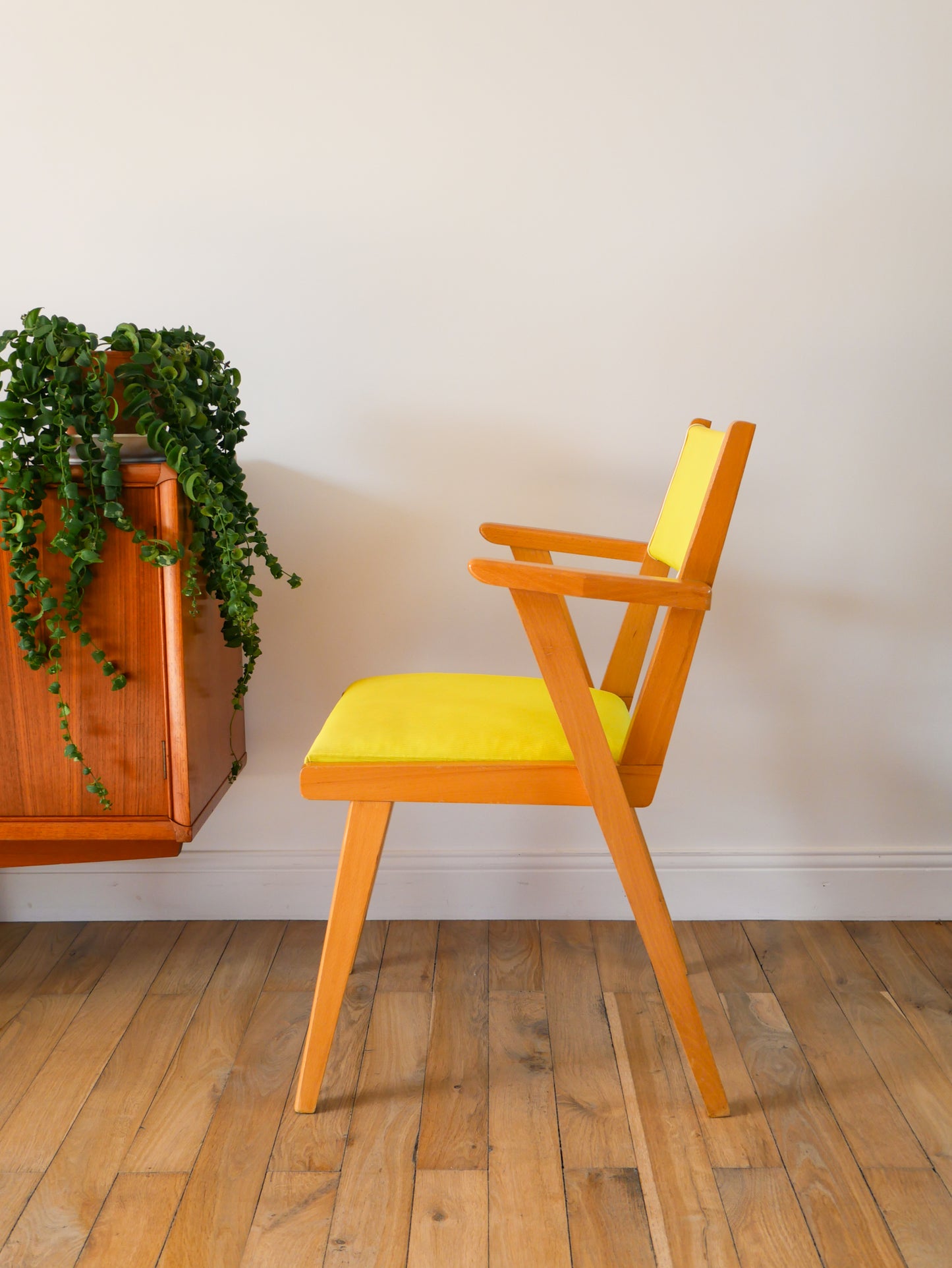 Fauteuil en bois Blond et skaï Jaune, 1950