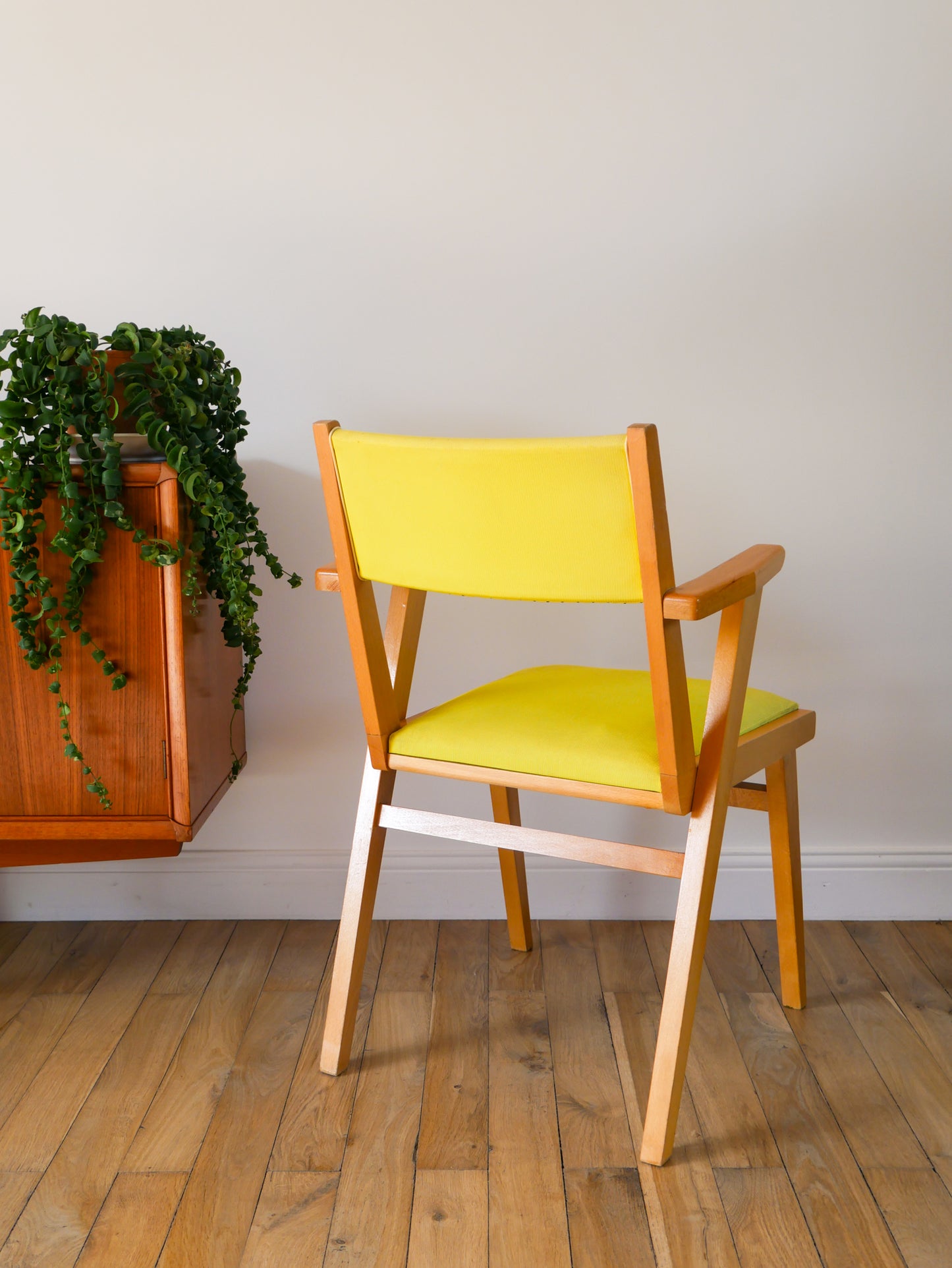 Fauteuil en bois Blond et skaï Jaune, 1950