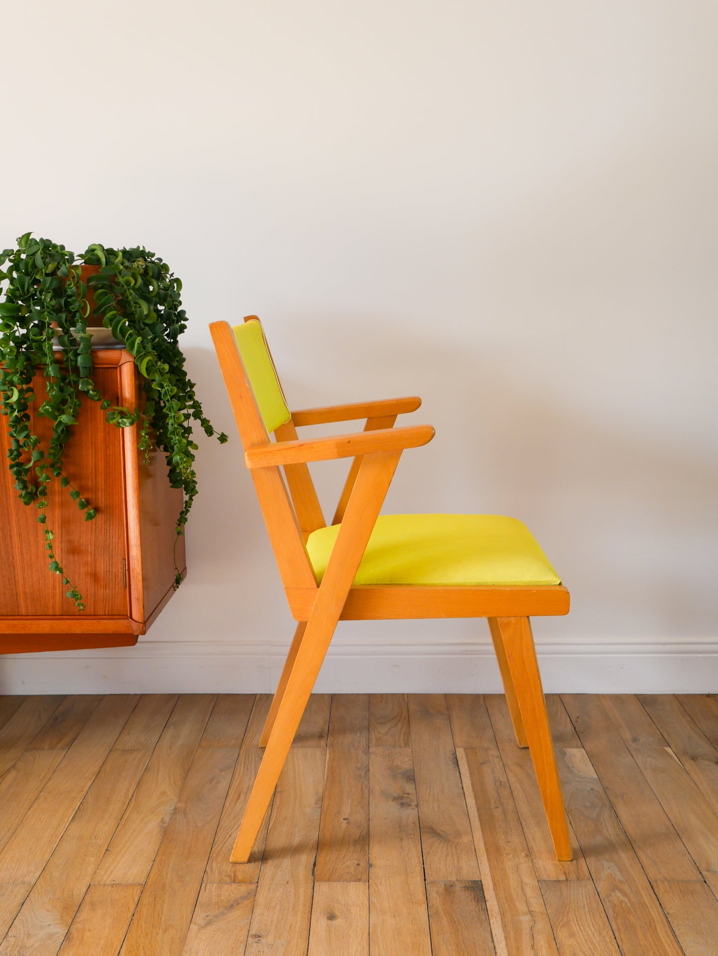 Fauteuil en bois Blond et skaï Jaune, 1950