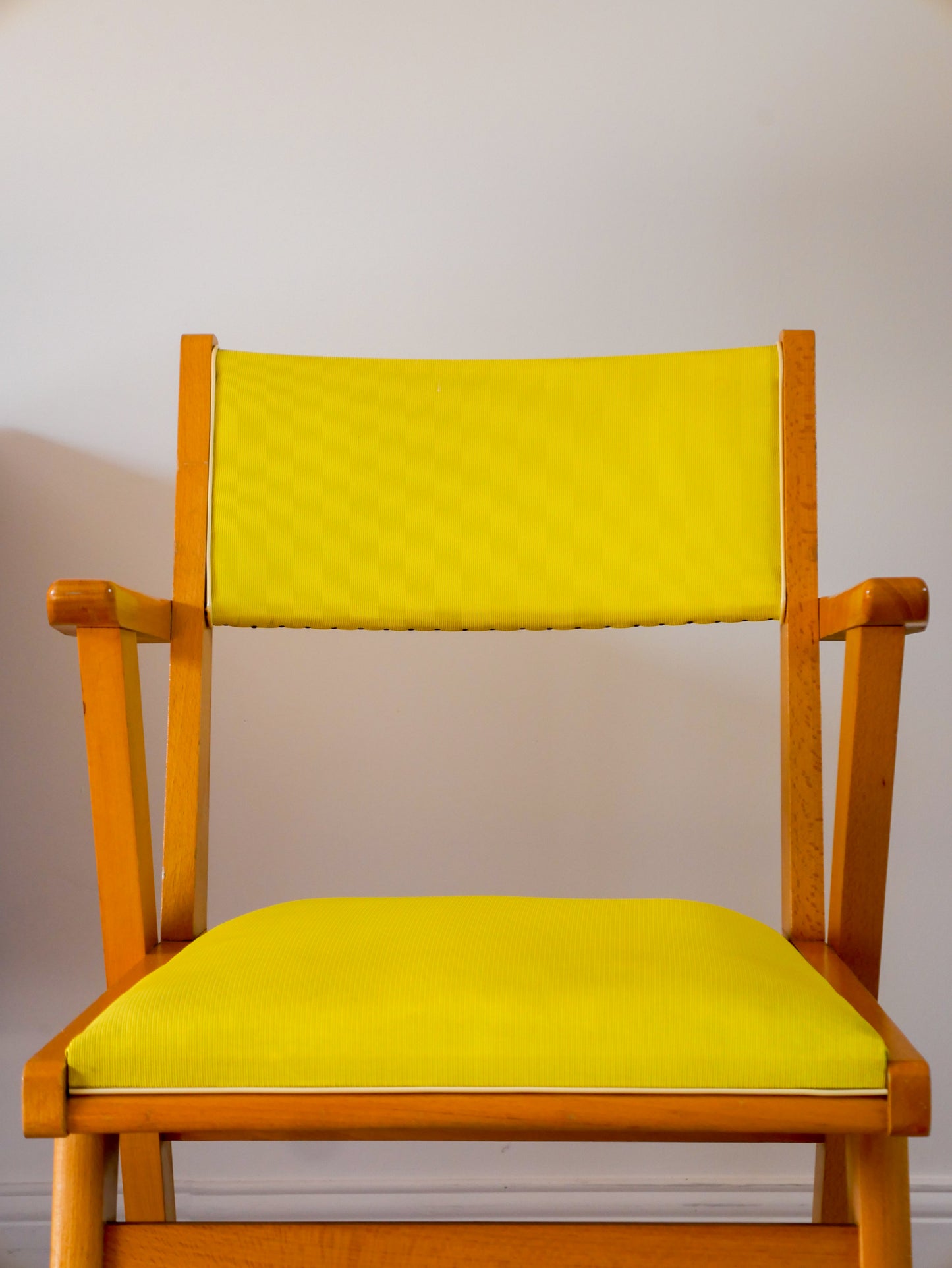 Fauteuil en bois Blond et skaï Jaune, 1950