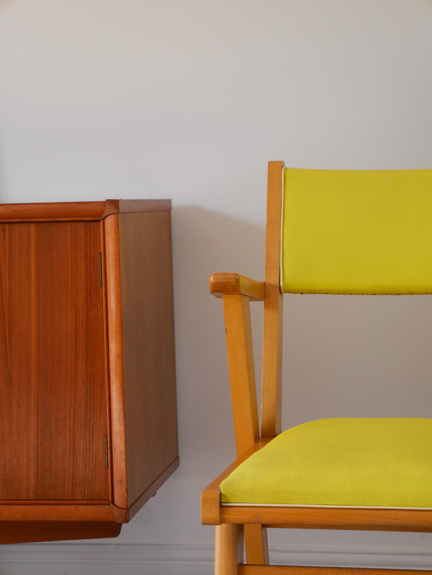 Fauteuil en bois Blond et skaï Jaune, 1950