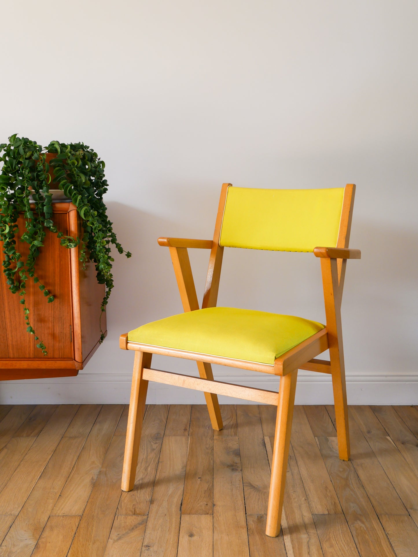 Fauteuil en bois Blond et skaï Jaune, 1950