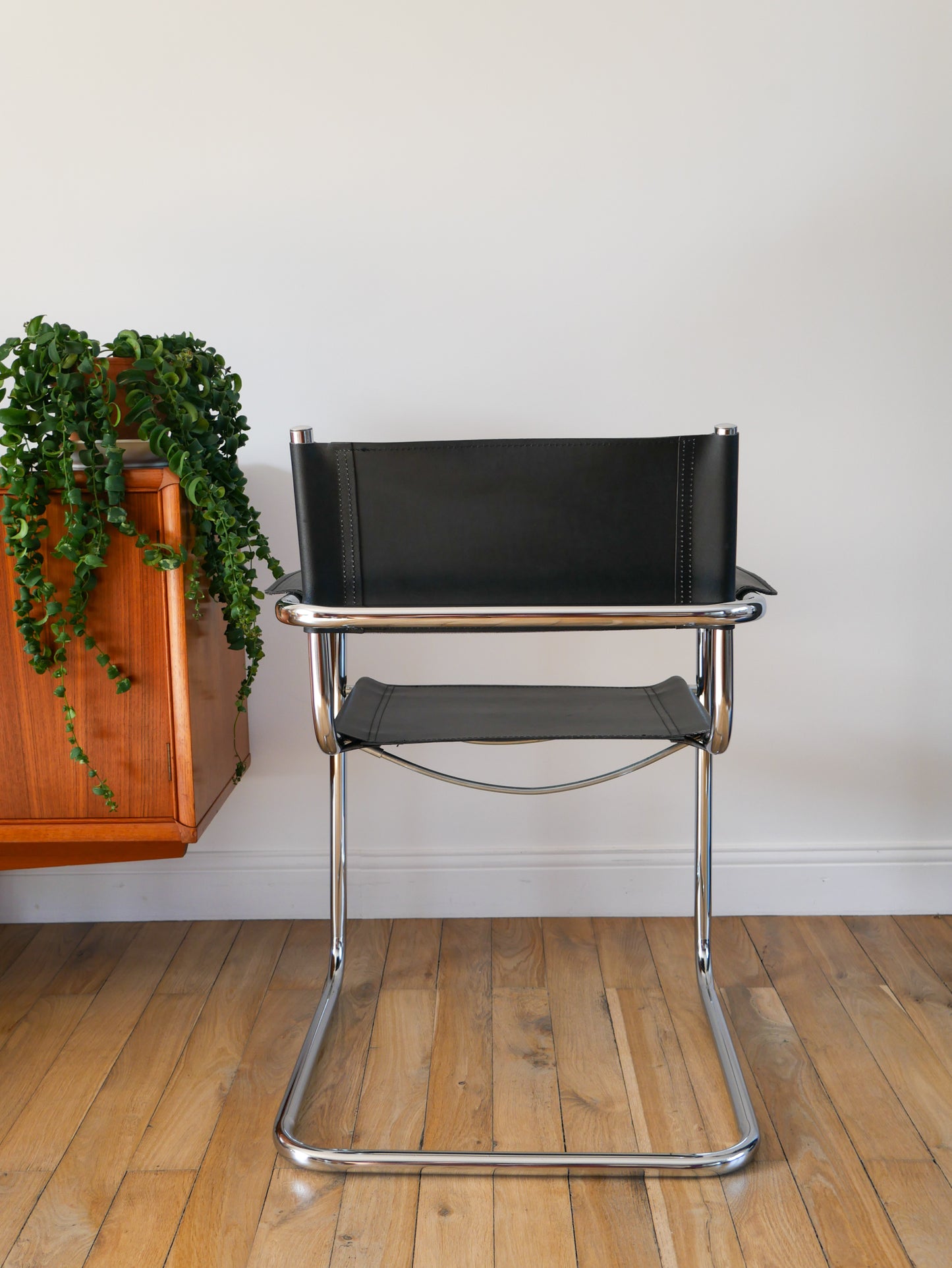 Fauteuil tubulaire en croute de cuir Cantilever chrome et Noir, dans le goût de Mart Stam & Marcel Breuer S34, 1970