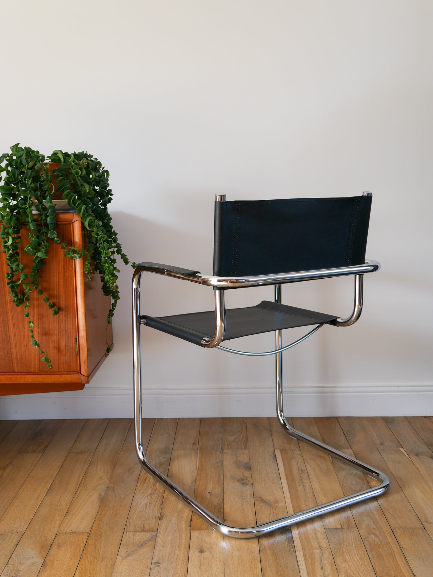 Fauteuil tubulaire en croute de cuir Cantilever chrome et Noir, dans le goût de Mart Stam & Marcel Breuer S34, 1970