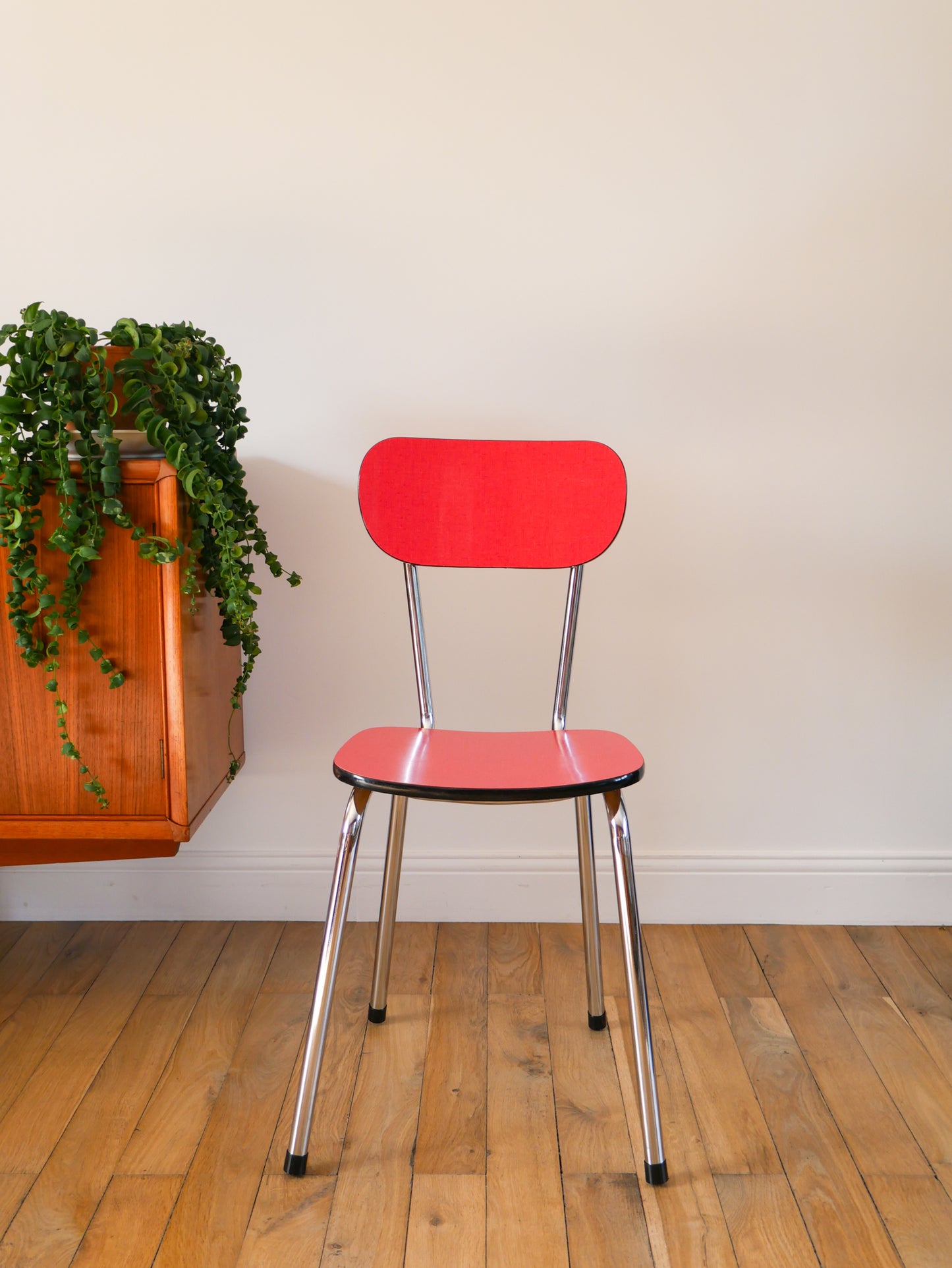 Paire de chaises en formica rouge et chrome, 1970