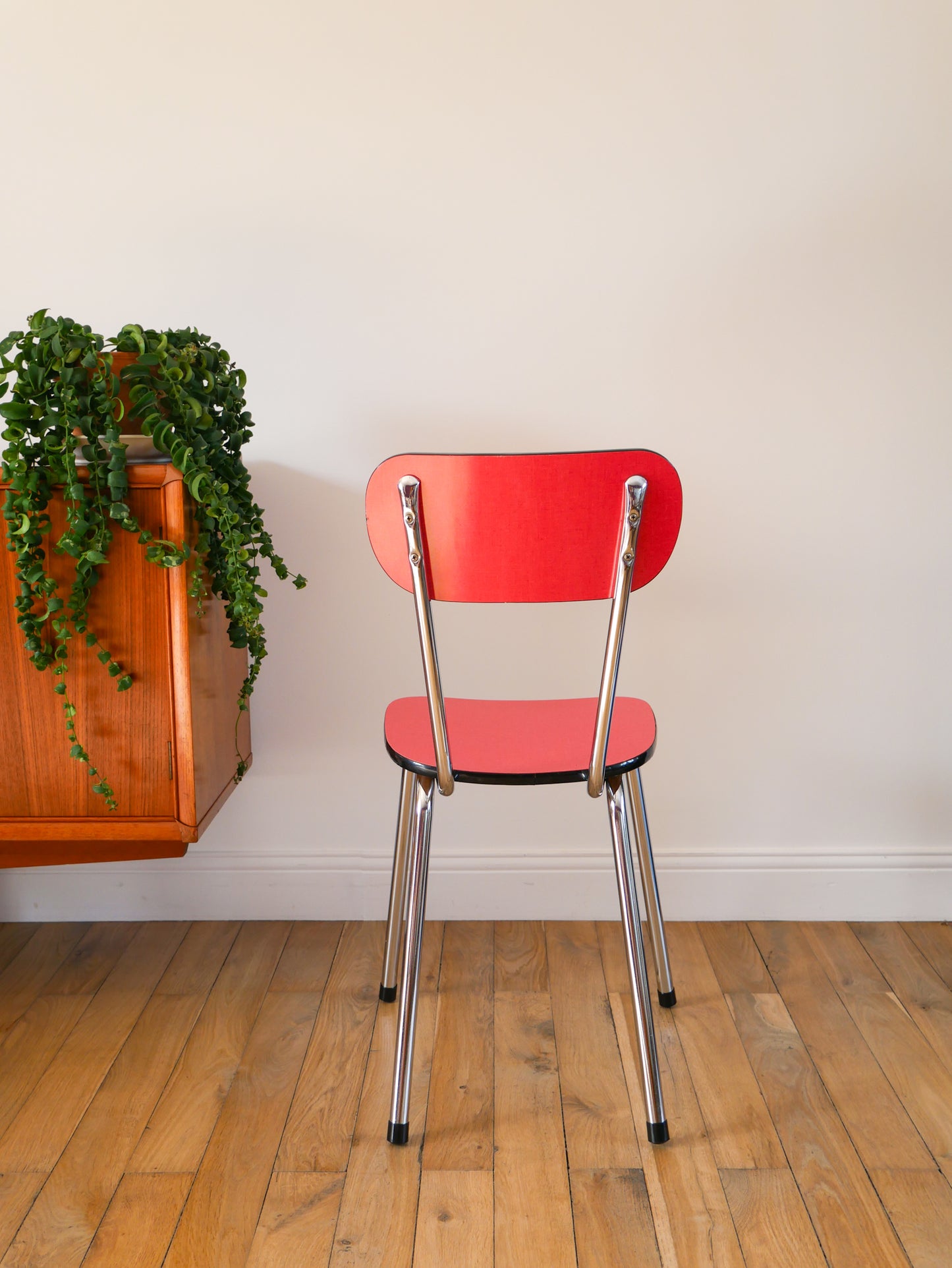 Paire de chaises en formica rouge et chrome, 1970