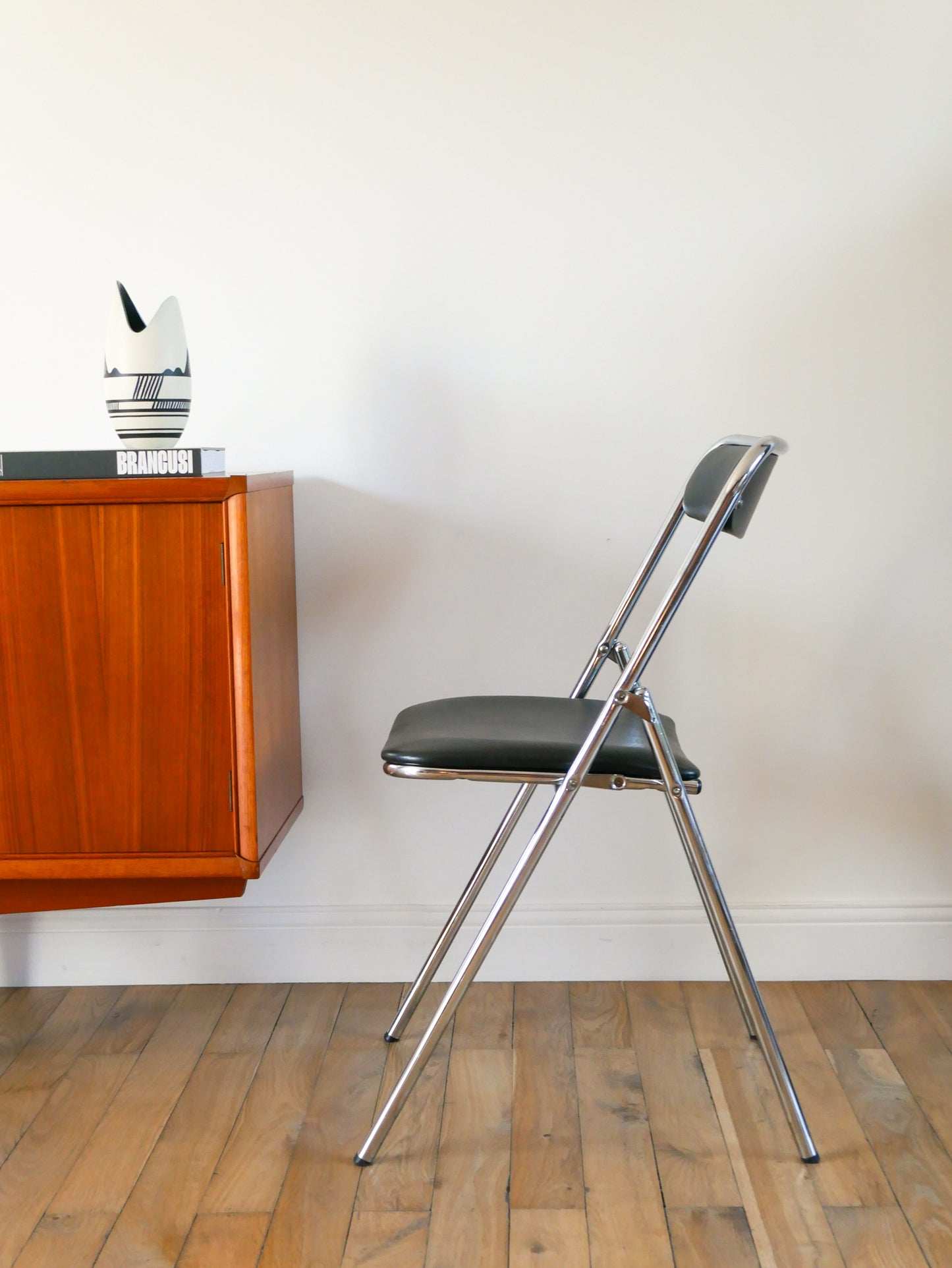 Ensemble de 4 chaises pliantes en chrome et skaï Noir, Design, 1970