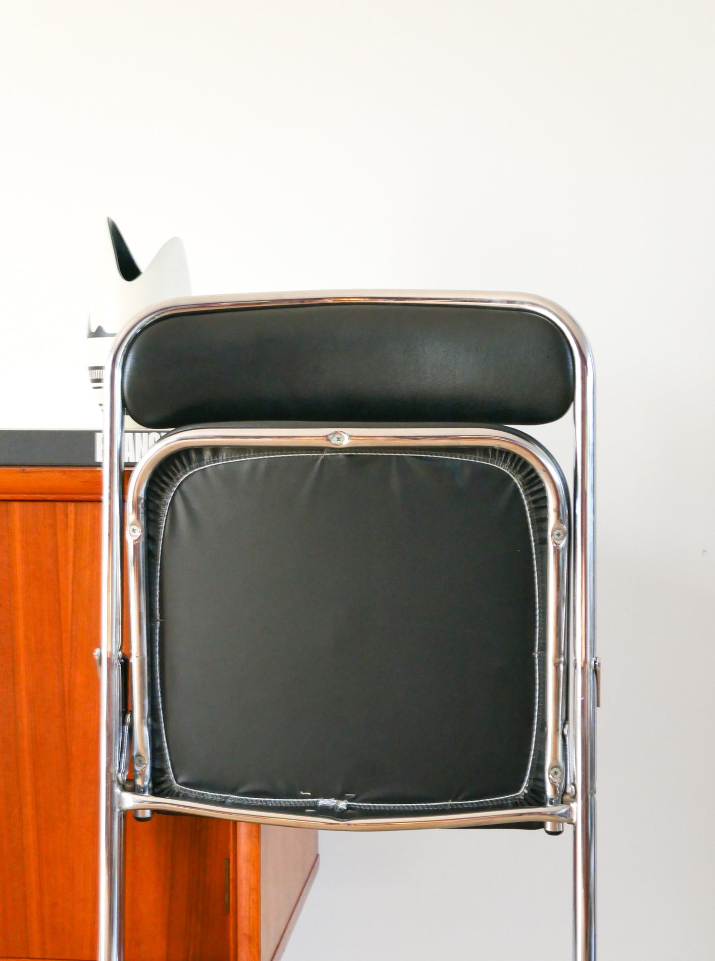 Ensemble de 4 chaises pliantes en chrome et skaï Noir, Design, 1970