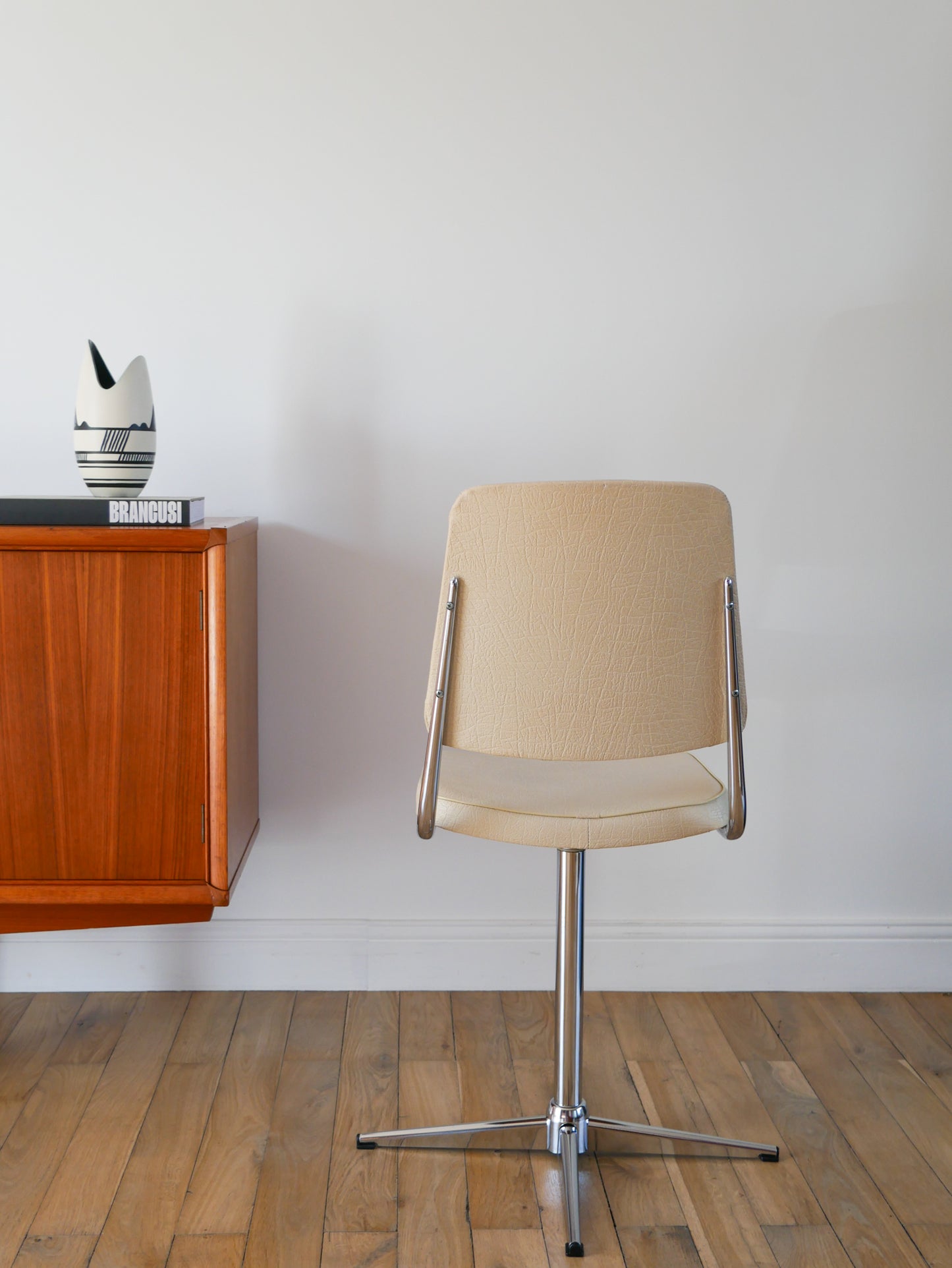 Chaise de bureau pivotante en chrome et Skaï Crème, Design, 1970