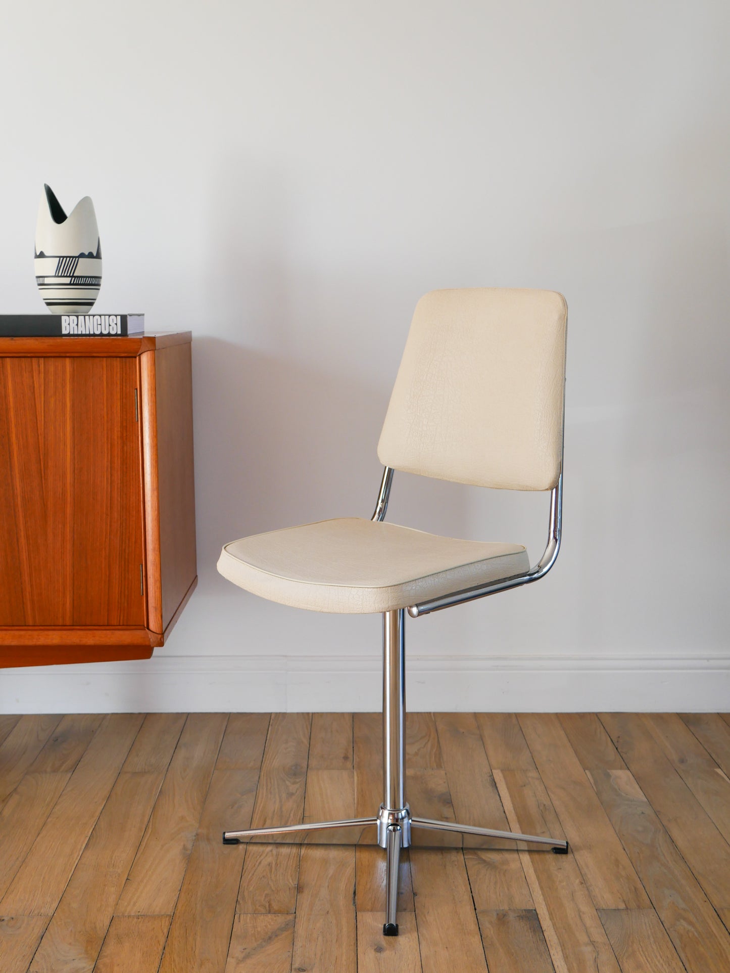 Chaise de bureau pivotante en chrome et Skaï Crème, Design, 1970