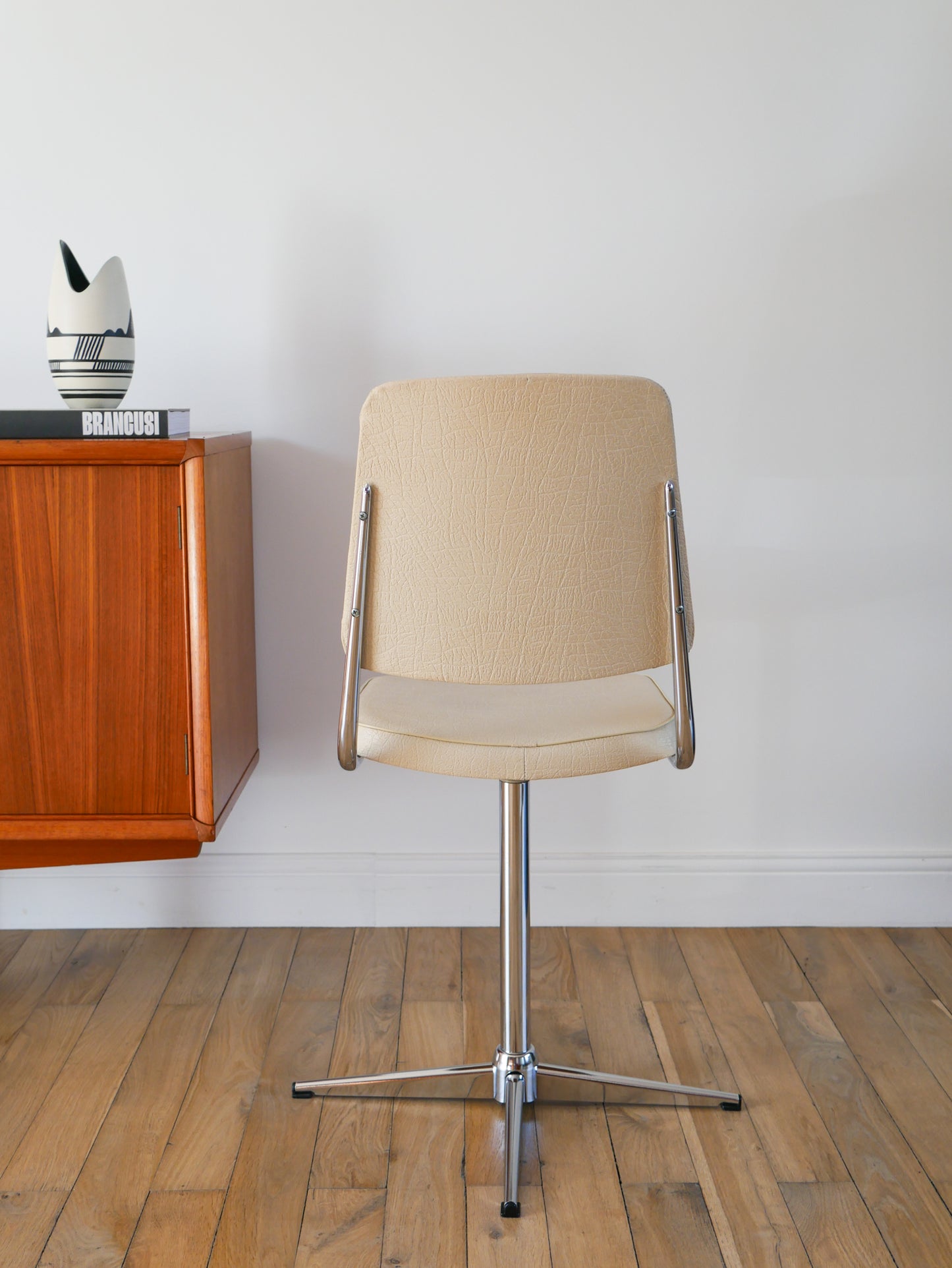 Chaise de bureau pivotante en chrome et Skaï Crème, Design, 1970