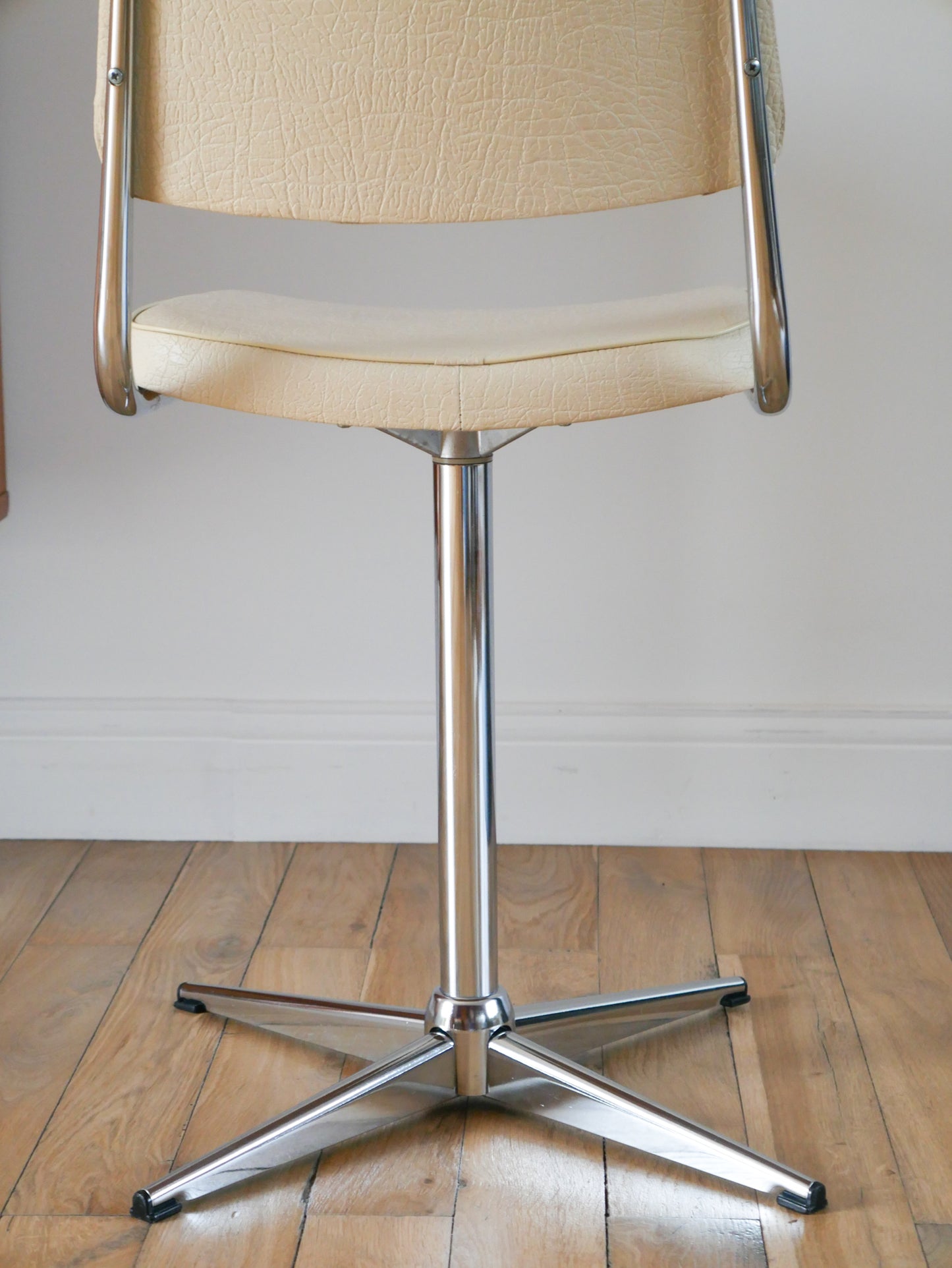 Chaise de bureau pivotante en chrome et Skaï Crème, Design, 1970