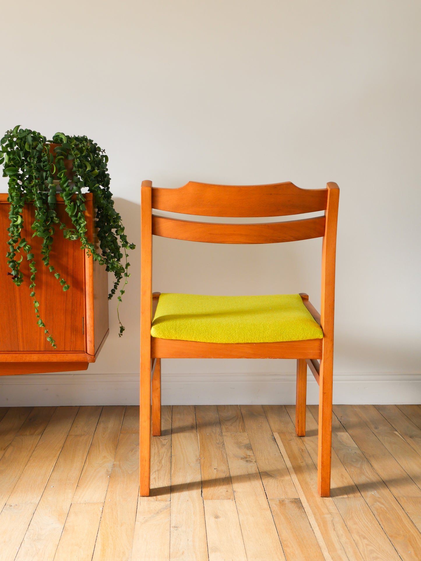 Ensemble de 4 chaises en pin et laine bouillie, Vert, entièrement retapissées, Design Scandinave, 1960