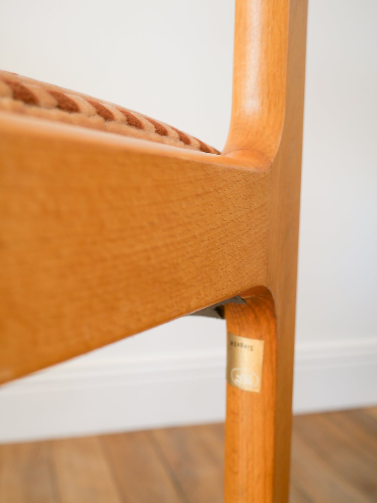 Chaise en bois de chêne clair Miel, Baumann, velours texturé Rose Pâle, 1960