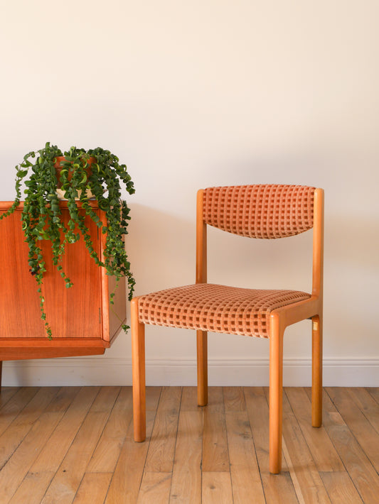 Chaise en bois de chêne clair Miel, Baumann, velours texturé Rose Pâle, 1960