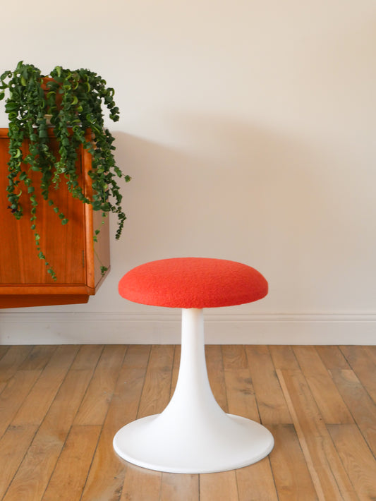 Tabouret à pieds en plastique tulipe très fin et tissus en laine bouillie Brique, entièrement retapissé, 1970