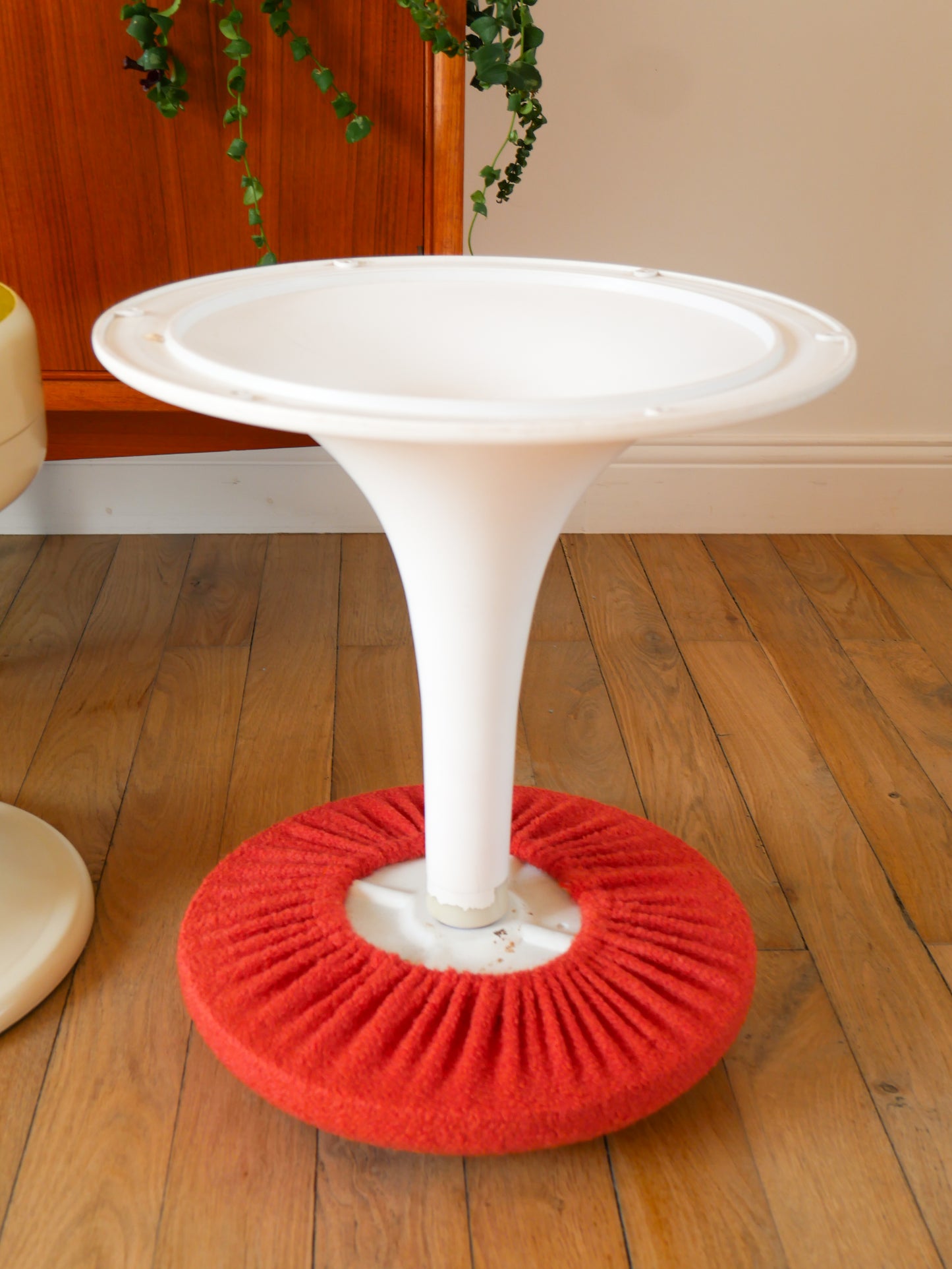 Tabouret à pieds en plastique tulipe très fin et tissus en laine bouillie Brique, entièrement retapissé, 1970