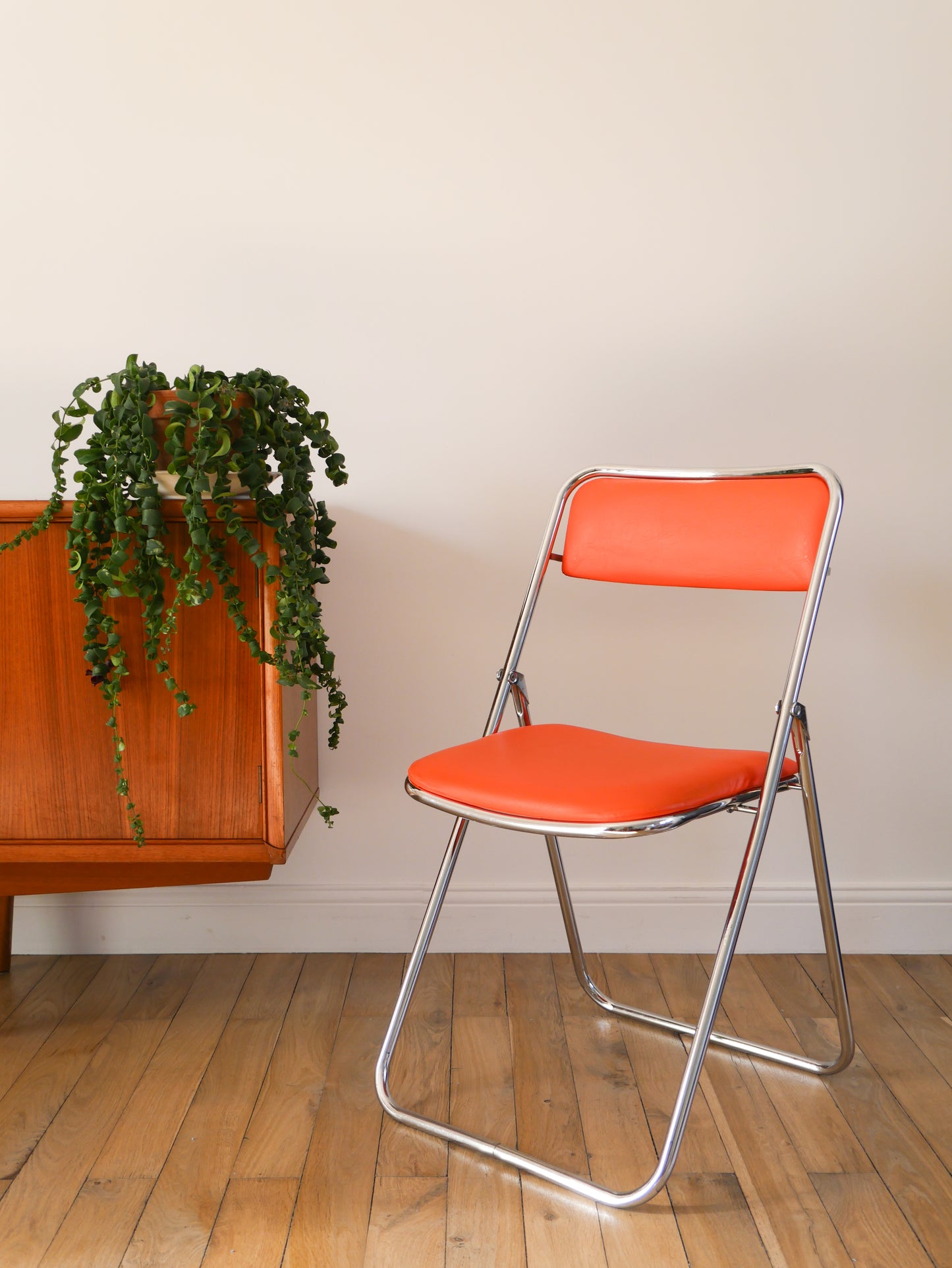 Paire de chaises pliantes en chrome et skaï Orange, Design, 1970