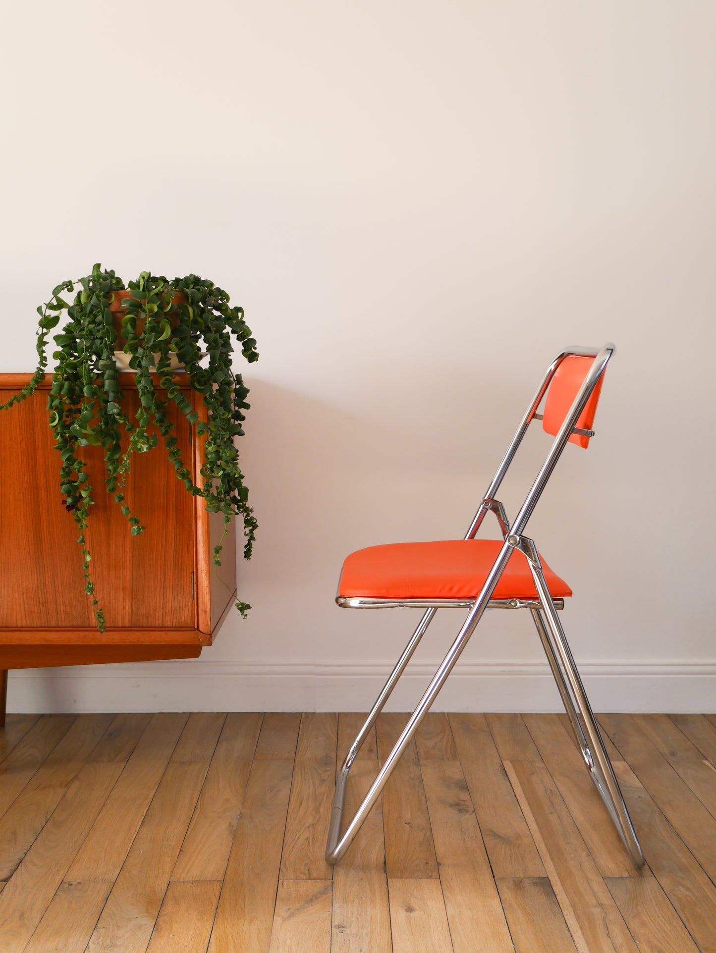 Paire de chaises pliantes en chrome et skaï Orange, Design, 1970