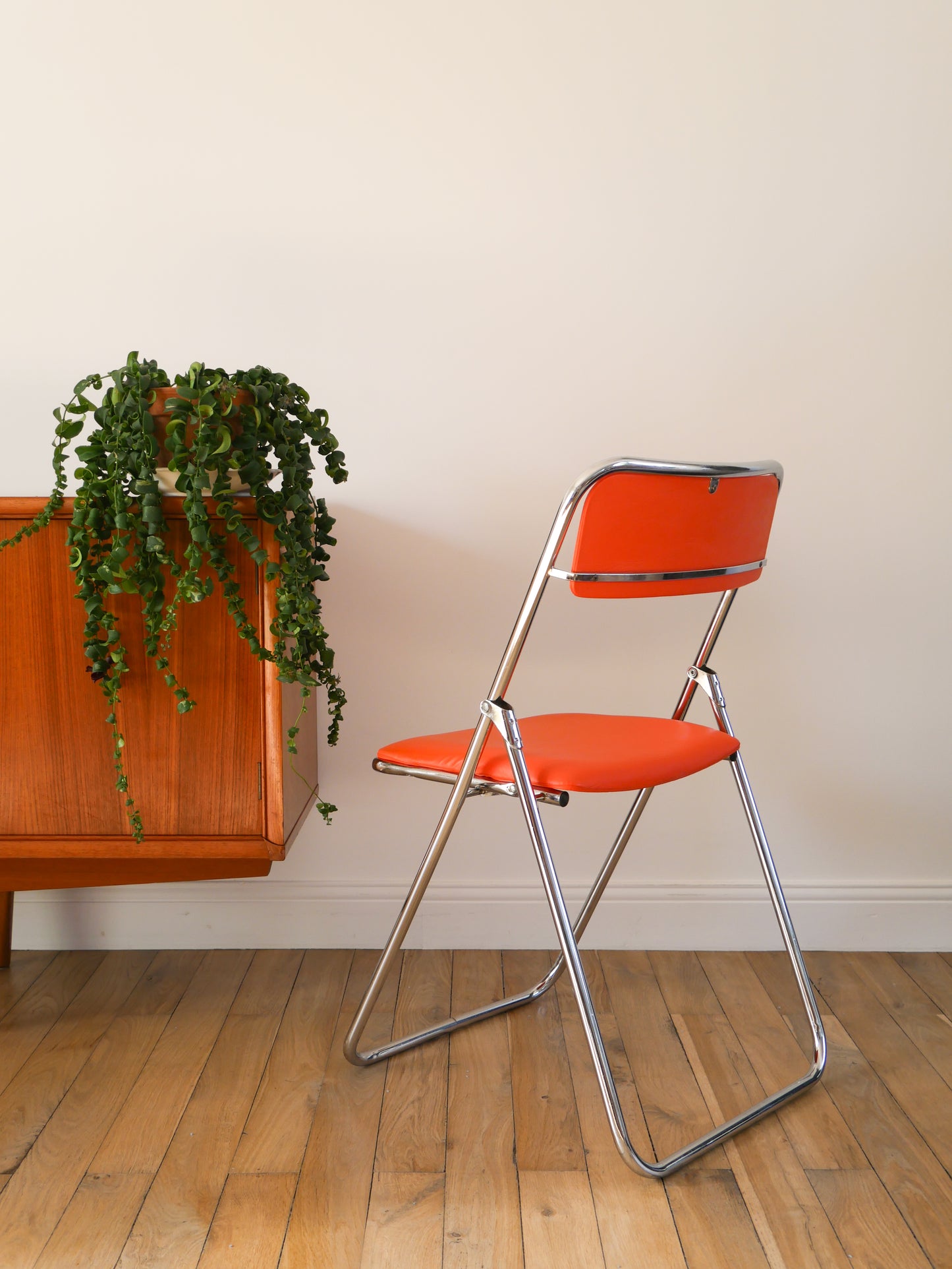 Paire de chaises pliantes en chrome et skaï Orange, Design, 1970