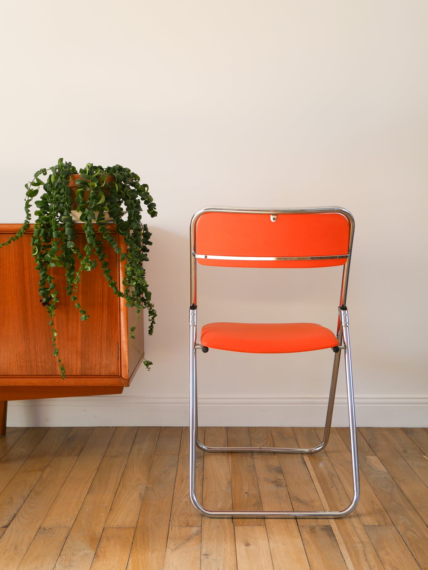 Paire de chaises pliantes en chrome et skaï Orange, Design, 1970