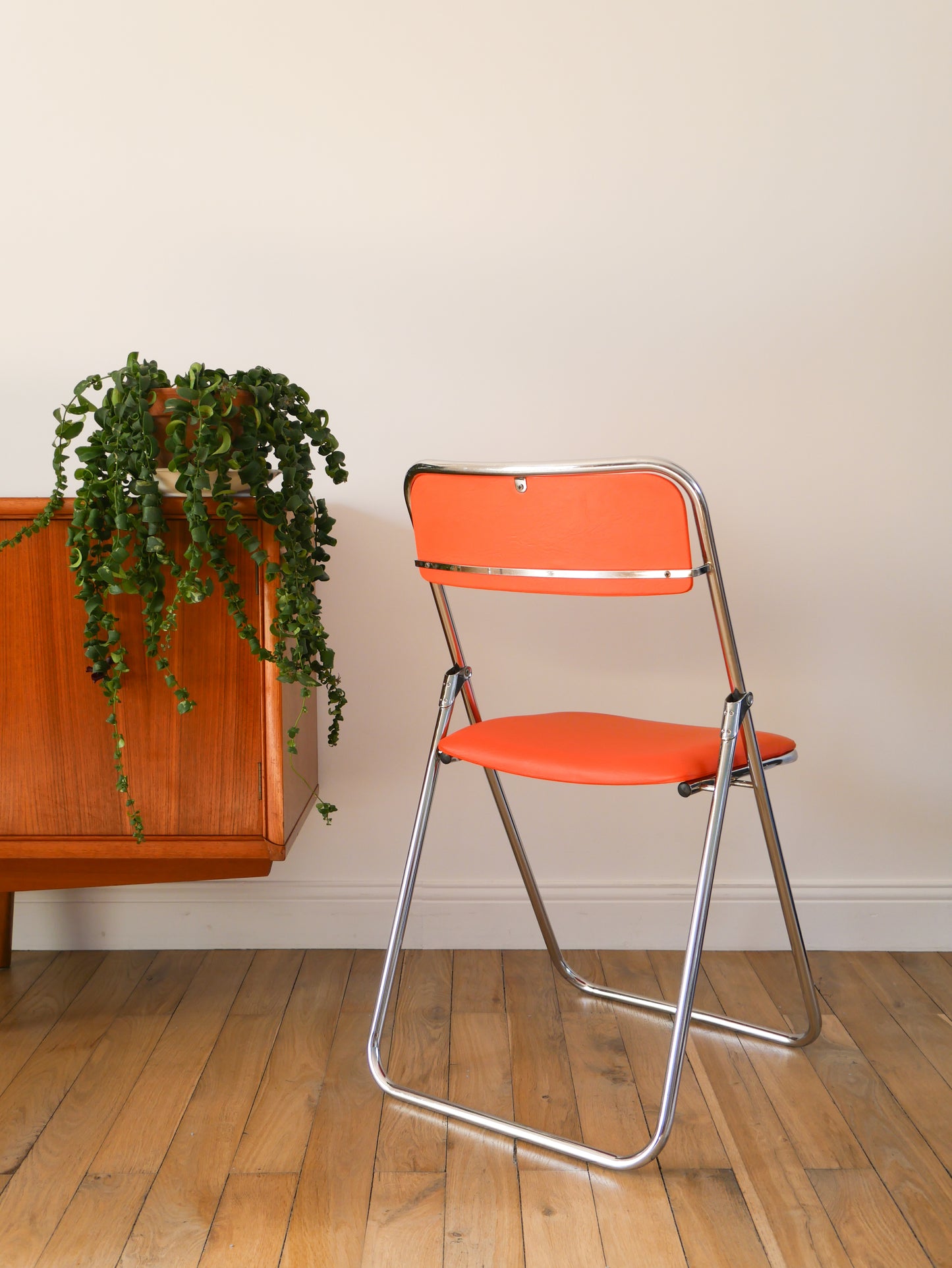 Paire de chaises pliantes en chrome et skaï Orange, Design, 1970