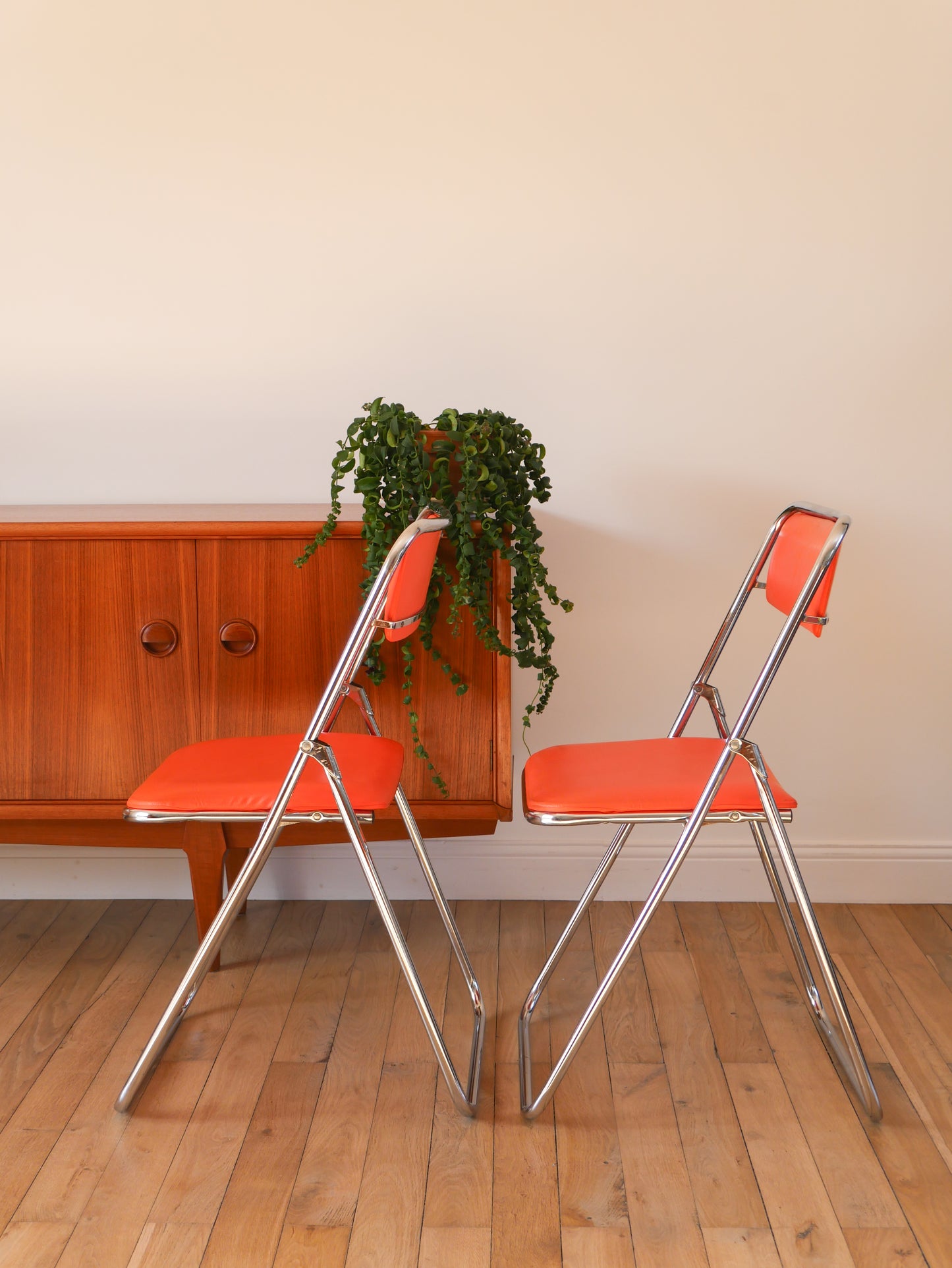 Paire de chaises pliantes en chrome et skaï Orange, Design, 1970