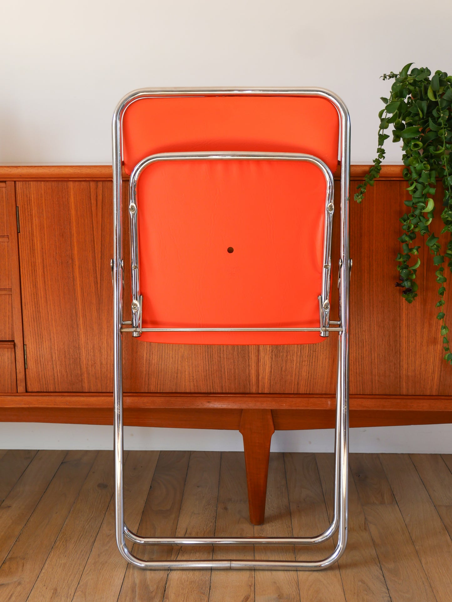 Paire de chaises pliantes en chrome et skaï Orange, Design, 1970