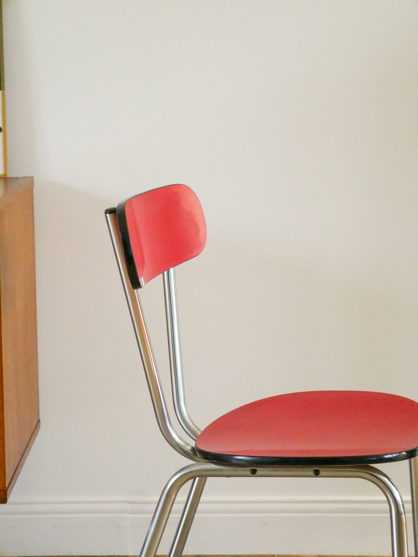 Paire de chaises en formica et chrome, Rouges à motifs, 1970