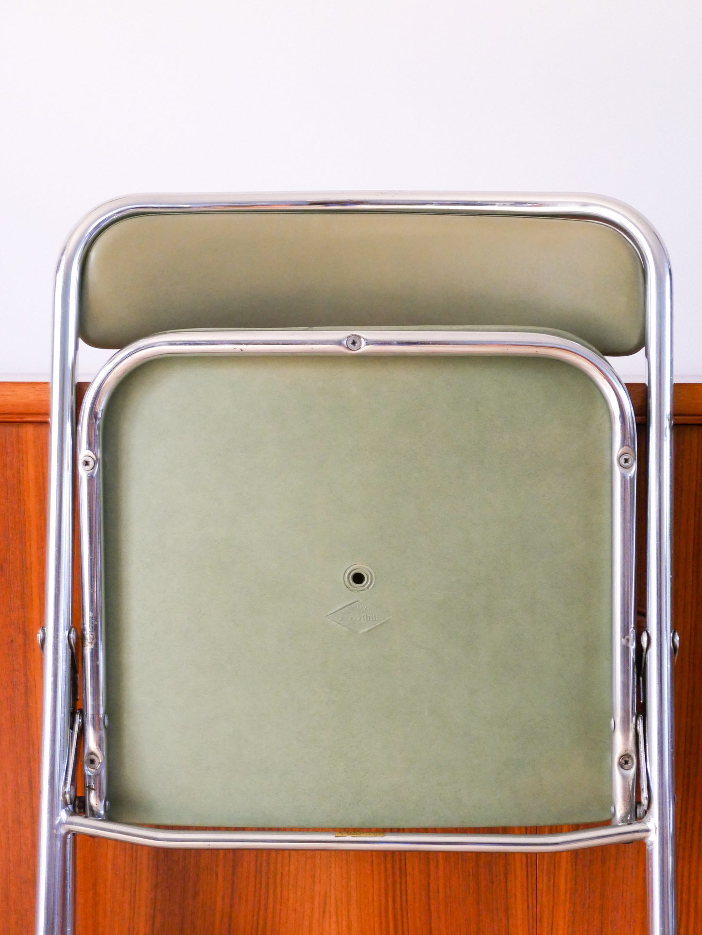 Paire de chaises pliantes en chrome et skaï Vert Amande, Design, 1970