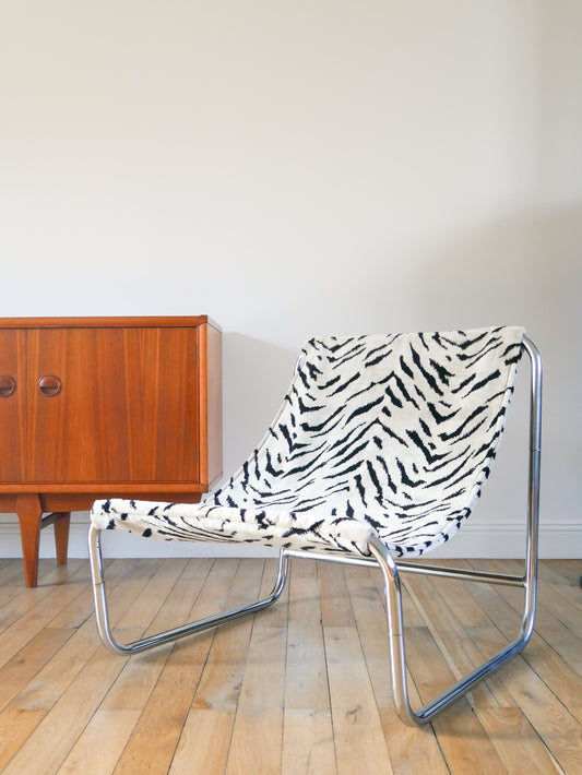 Lounge chair / fauteuil tubulaire piètements en chrome, retapissé en tissus Zèbre, Noir et Blanc, par Michel Boyer, Design, 1970