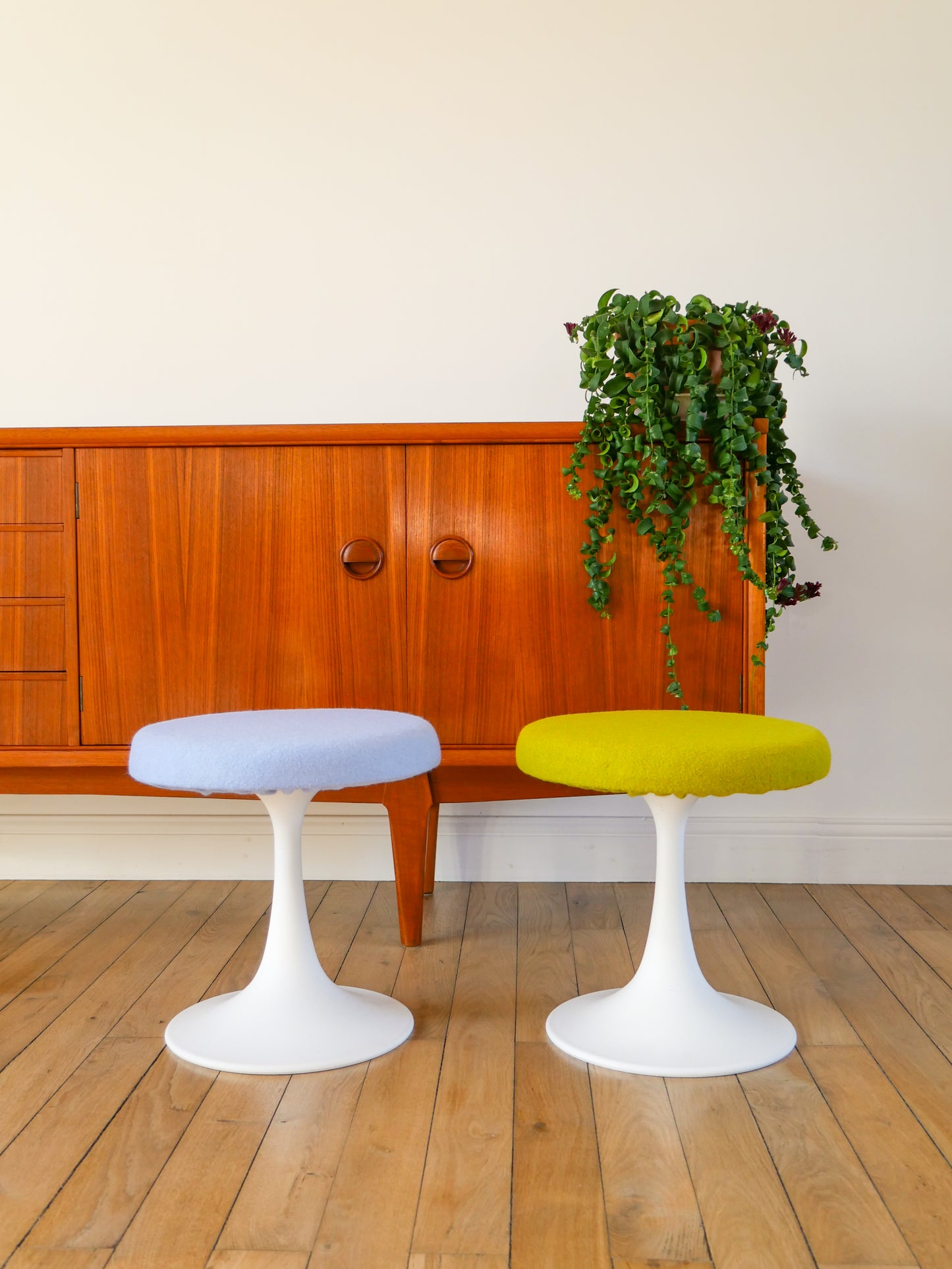 Tabouret en plastique à pieds tulipe et tissus en laine bouillie Vert, entièrement retapissé, Design,1970