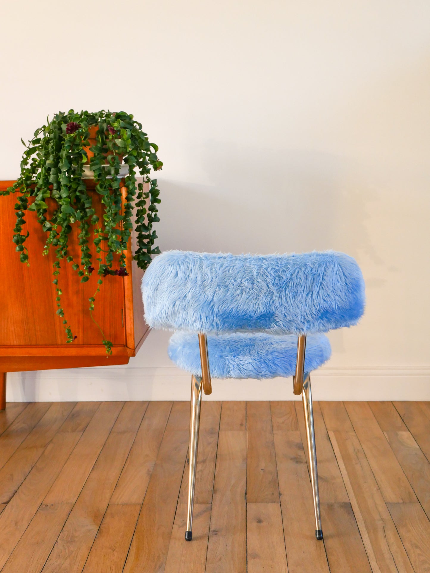 Chaise d'appoint piètements en chrome et tissus moumoute, Baby Blue, 1970