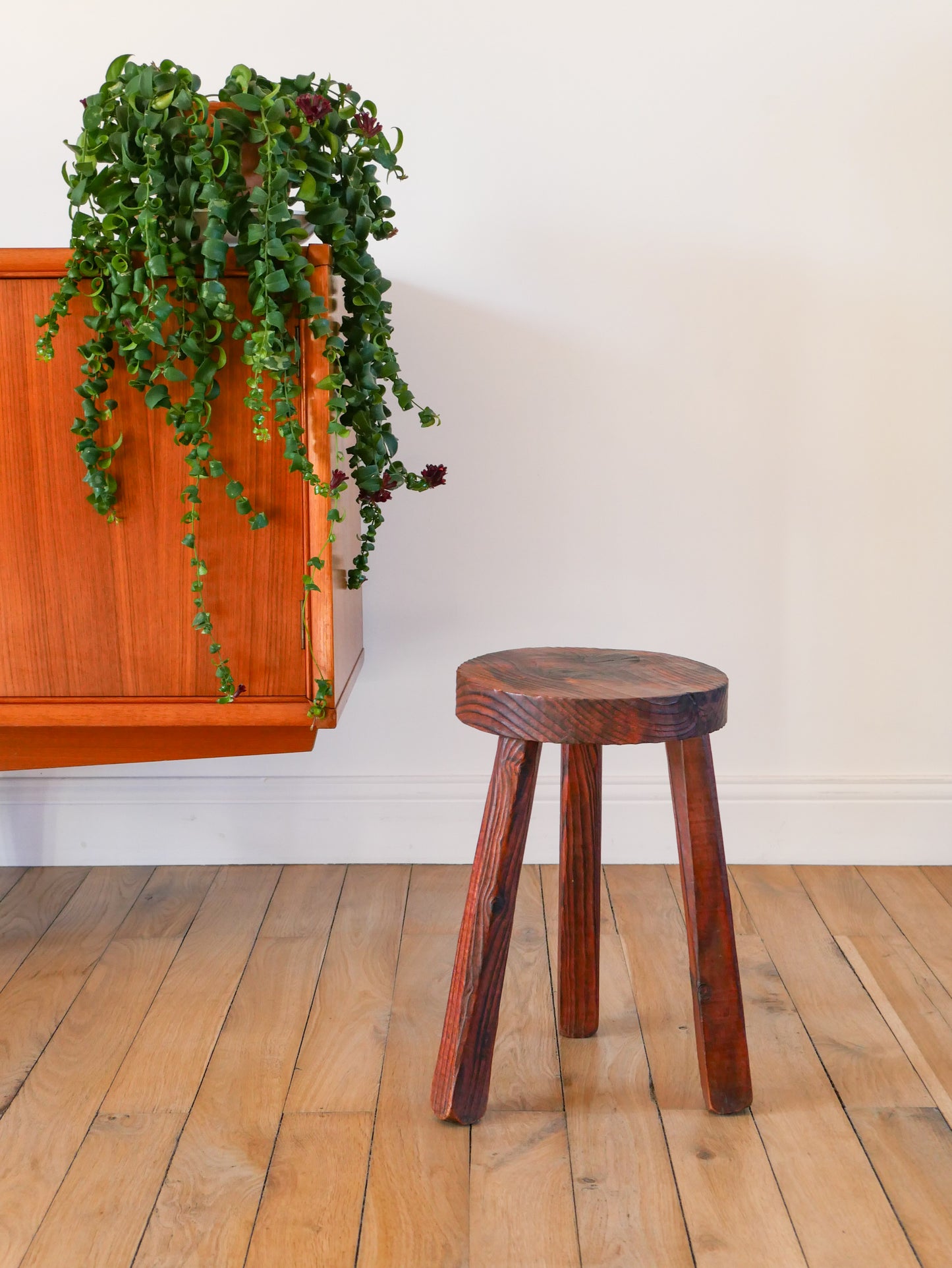 Tabouret tripode en bois, Brutaliste, 1950