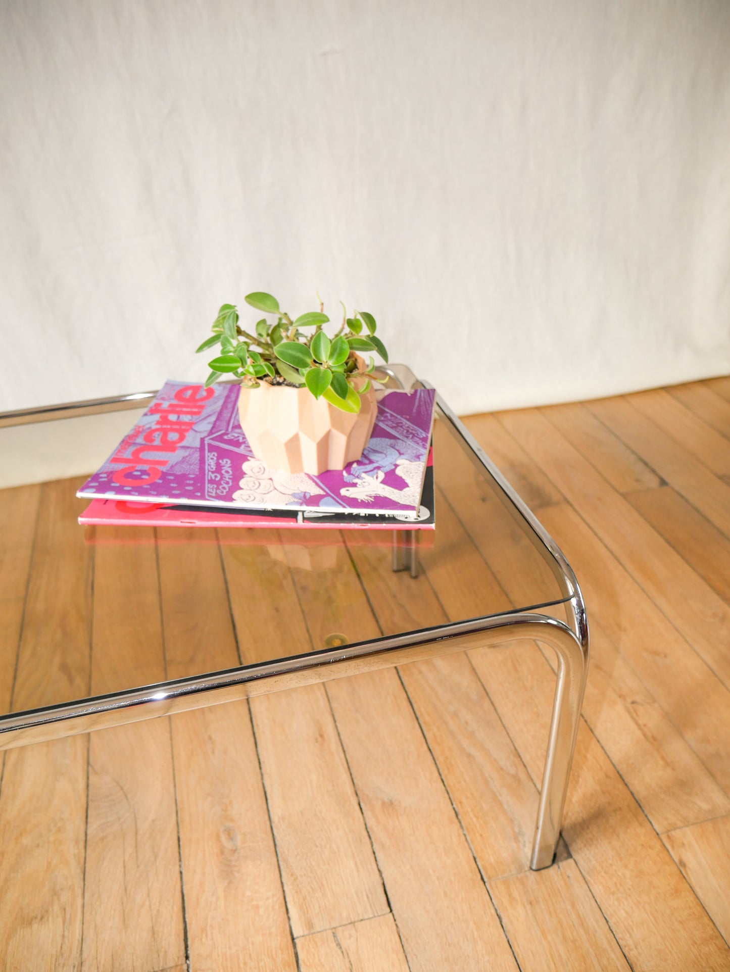 Table basse rectangulaire en verre fumé et chrome design 1970