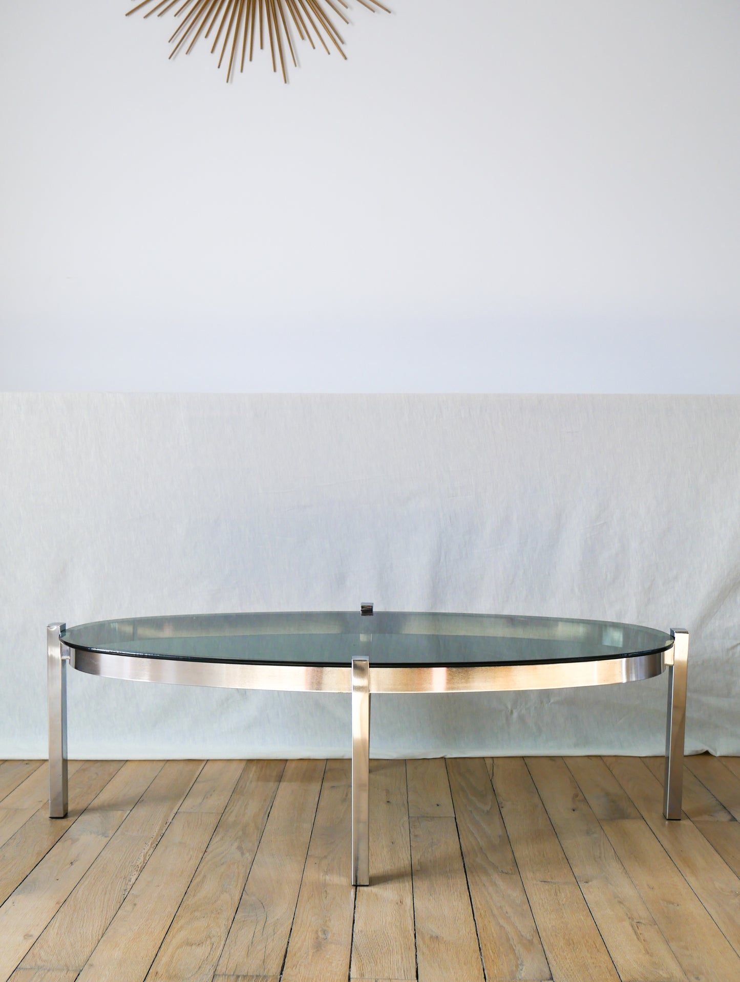 Table basse ovale en verre fumé et chrome design 1970