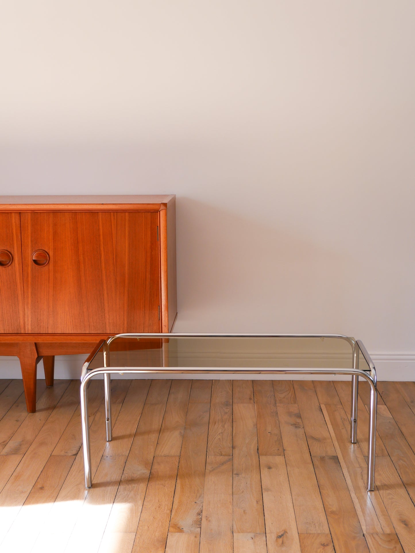 Table basse en chrome et verre fumé Design, 1970 - 83 X 41 X 35.5 cm