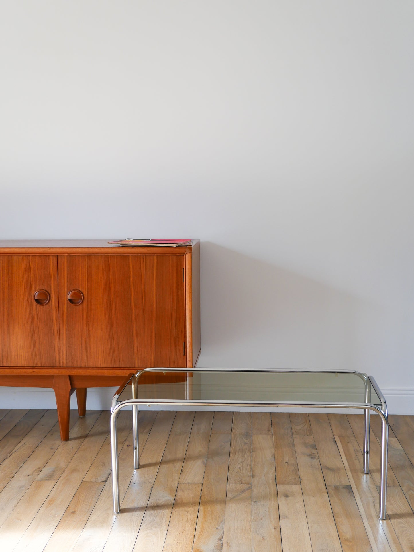 Table basse en chrome et verre fumé Design, 1970 - 83 X 41 X 35.5 cm