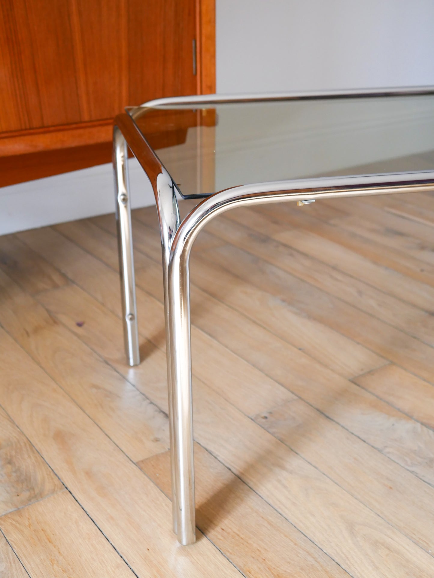 Table basse en chrome et verre fumé Design, 1970 - 83 X 41 X 35.5 cm